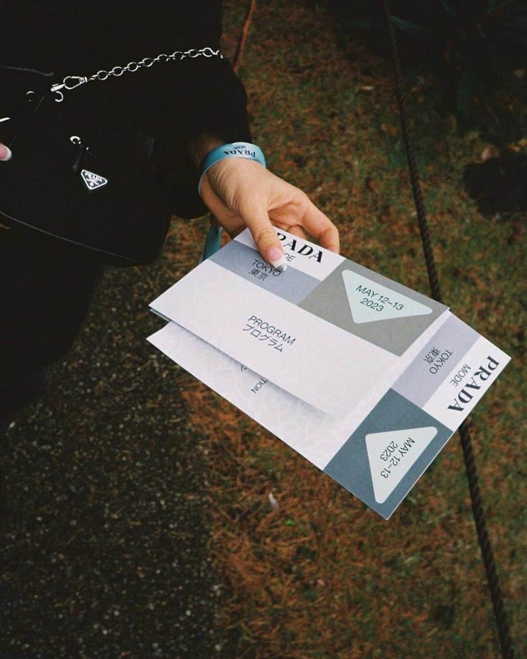MARISのインスタグラム：「@prada #pradamode 🎞️💕」