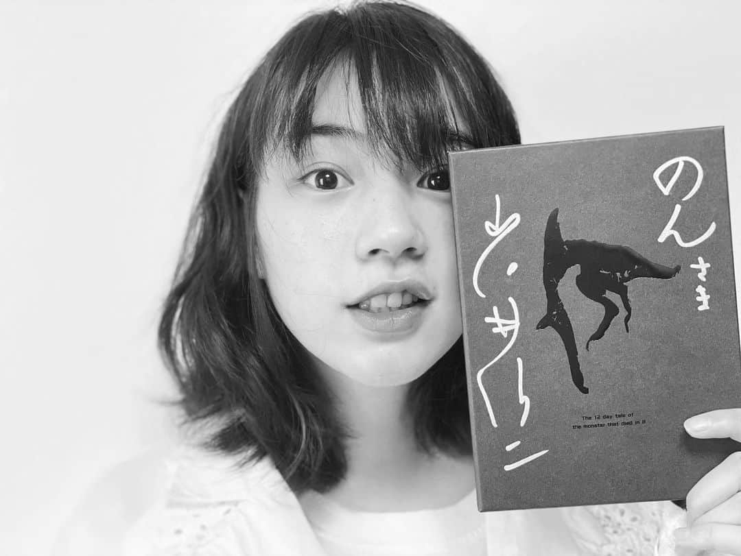 のん（能年玲奈）のインスタグラム：「#岩井俊二 監督作 『 #８日で死んだ怪獣の１２日の物語 』 本日21時よりYouTubeプレミア生配信だよ！  https://youtu.be/nhZofKktsgA  みんなで一緒に観よ。」