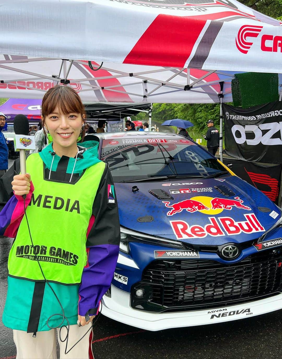 三谷紬さんのインスタグラム写真 - (三谷紬Instagram)「🏎️💨 FORMULA DRIFT JAPAN inエビスサーキット 予選ラウンドを取材してきました！ 4月から担当になった 『EXITのモータースポーツ応援宣言』で ラリージャパンに向けて🏎️‼︎ ラリーで現在世界ランク1位の カッレ・ロバンペラ選手が 急遽このドリフトに参加するということで その凄さを初拝見🥺 さすが世界一。誰もが唸る圧巻の走りで 予選をダントツ1位で通過しました。 同じモータースポーツとは言え 全く違う競技でも凄さを見せつけていました。 その走り、車好きなら何度も観たくなるはず！ ぜひ観ていただきたいです。 そしてロバンペラ選手が運転していた レッドブルGRカローラに特別に 乗せていただきました😭 恐縮すぎて。ありがとうございます‼︎ 今日が初めてのモータースポーツ取材でしたが 早くも完全に魅了されました…🥺 全てが格好良く、ロマンに満ち溢れていました。 明日は決勝！🏆 予選とは違う走り方故に、 首位を走るロバンペラ選手がこのまま優勝できるのか！ 今から私もワクワクしています❣️ * #モータースポーツ#motorsport#motorsports#フォーミュラドリフト#フォーミュラドリフトジャパン#formuladrift#formuladriftjapan#カッレロバンペラ 選手#ロバンペラ 選手#kallerovanperä 選手#トヨタ#toyota#トヨタ自動車#カローラ#redbull#fdj#テレビ朝日#アナウンサー#三谷紬」5月20日 20時08分 - mitani_tsumugi