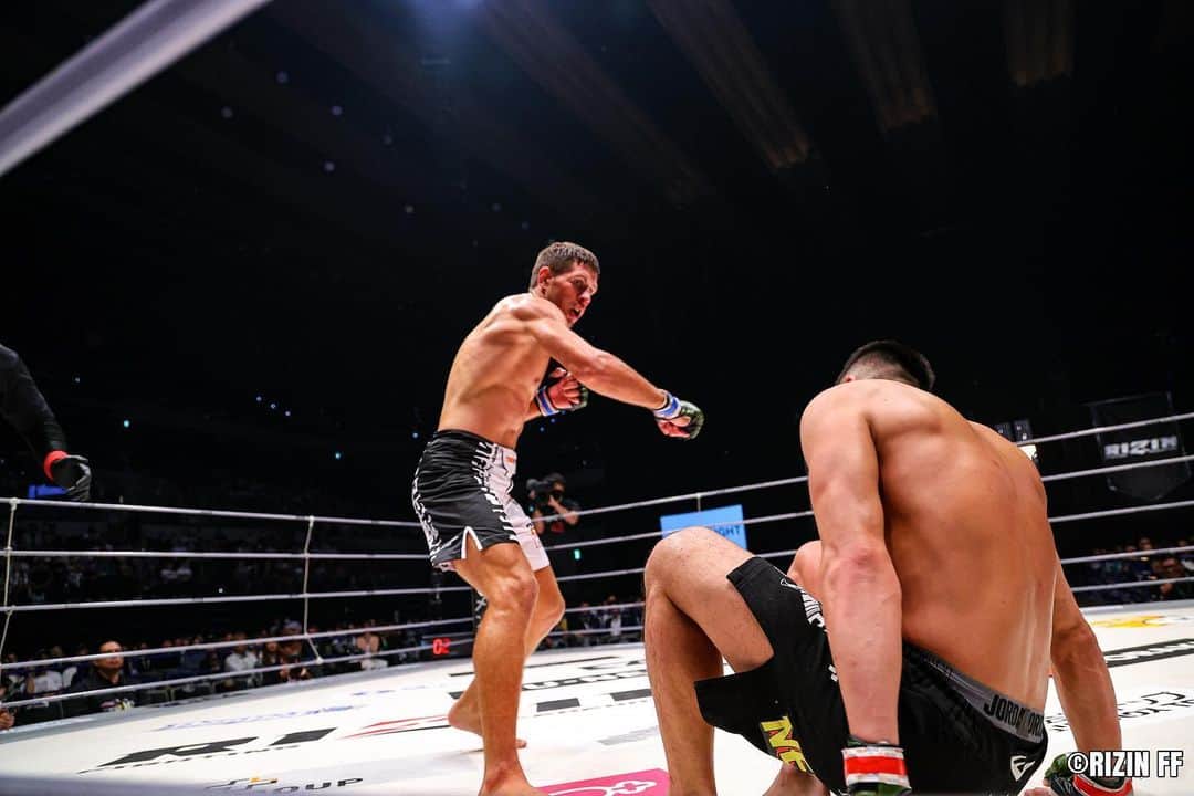 RIZIN FF OFFICIALさんのインスタグラム写真 - (RIZIN FF OFFICIALInstagram)「#RIZIN42  《Match.5》  "Calf kicks from hell"  ---------- Viktor Kolesnik defeats Atsushi Kishimoto by TKO (Stand Kick) 2:57 of Round 2.  #rizin #rizinff #mma #mmafighter #総合格闘技 #ビクターコレスニック #viktorkolesnik #岸本篤史 #atsushikishimoto」5月20日 20時12分 - rizin_pr