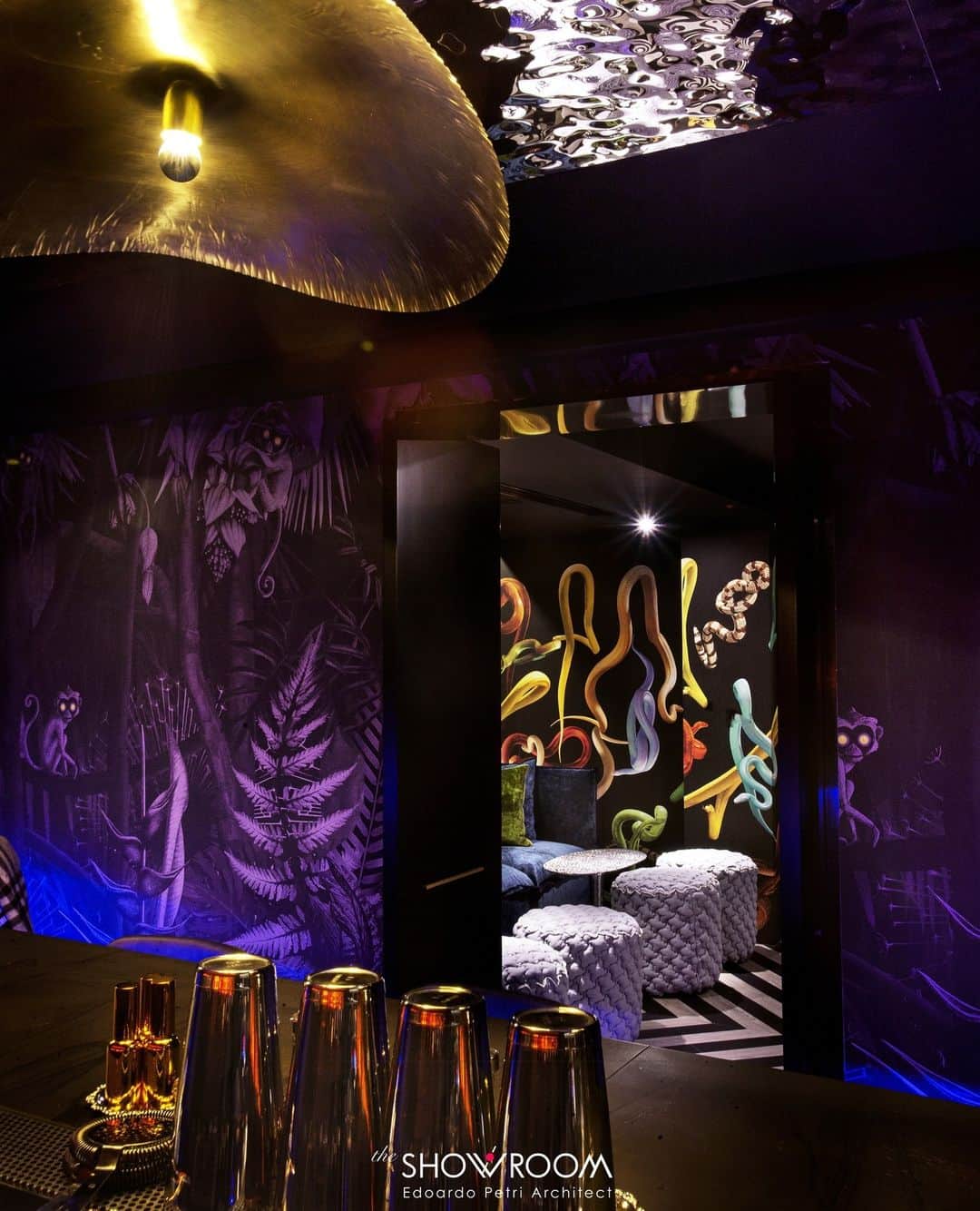 のインスタグラム：「#GervasonINtour ⁠ The Showroom Shanghai speakeasy bar, where eclectic design meets captivating ambiance. ⁠ ⁠ The project, designed by @petriedoardo, has been adorned with the BRASS suspension lamp, adding a strong decorative impact to the space. ⁠ The collection beautifully combines the versatility of brass with its ability to enhance the interior of the bar with its warm, golden glow.⁠ ⁠ The pendant lamps are characterised by a light and visually appealing shape: a delicate brass disc suspended in the air, giving an enchanting, poetic glow. ⁠ ⁠ Discover the project by clicking on our link in bio. ⁠ ⁠ Photo @the_showroom_sh」