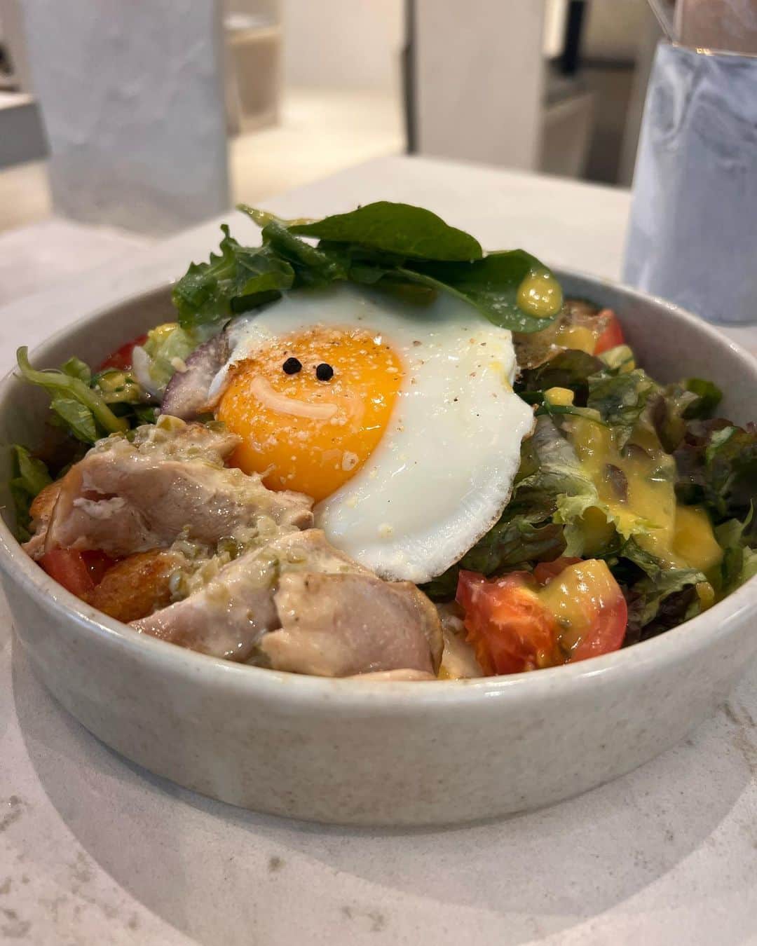 AO のインスタグラム：「🍳 目玉焼き ゆで卵 生卵 卵焼き 今はこの順番で好き🥚 #卵#目玉焼き#顔」