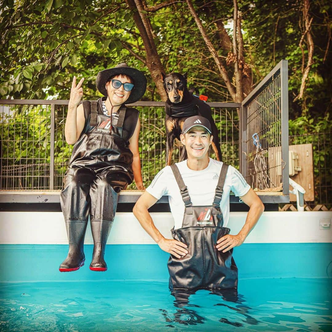 ペ・ジョンナムのインスタグラム：「어벤져스 수중재활팀!!😃🏊🏻‍♂️👍🏻💪💪🩵💦💦 @holicare.inhee @holicare.bw_peace @kapai_story」