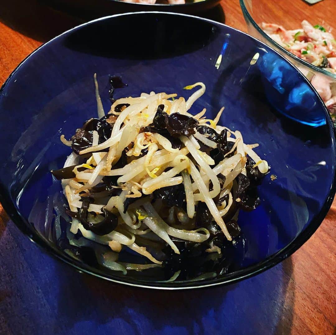 高岡早紀 のインスタグラム：「今夜のゴハン。 テーマはヘルシー。 何故なら、お昼はみんなでガッツリ食べちゃったから。。  #早紀おウチごはん」