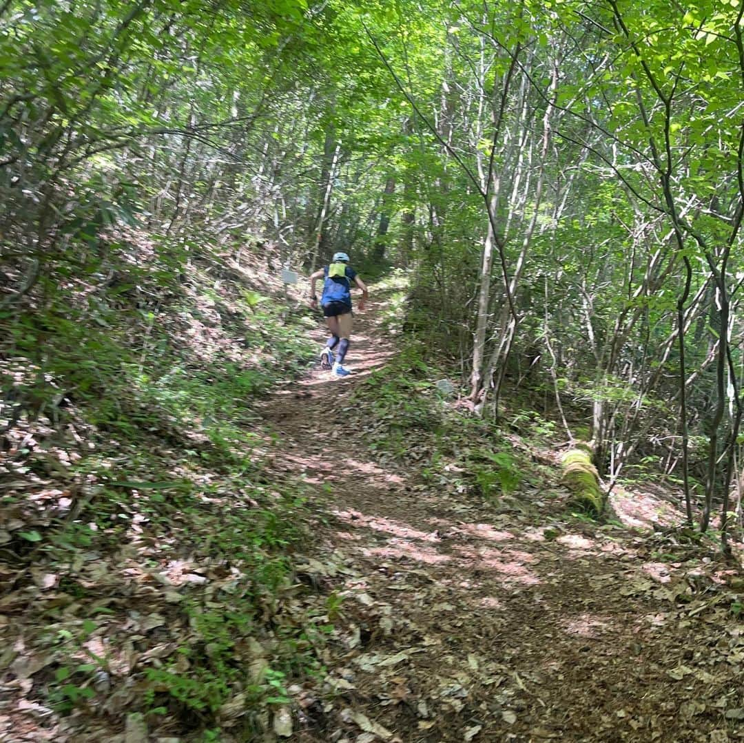 重盛赳男さんのインスタグラム写真 - (重盛赳男Instagram)「経ヶ岳バーティカルリミット⛰️ 超絶地元の大会を走って（登って）きました！  ショート12km男子 1時間20分56秒 11位/139人  山装備は個人的に過去一の重さ！ 想像以上の急勾配＆高温で、ボロボロのフィニッシュでしたが、ホーム感の中走れて楽しかったです🤗  登りってどうやったら速くなるんですかね！？  #経ヶ岳バーティカルリミット #北信濃トレイルフリークス #トレイルランニング #trailrunning #重盛赳男 #きっとあしたは筋肉痛 #アナウンサー」5月20日 20時21分 - shigemoritakeo