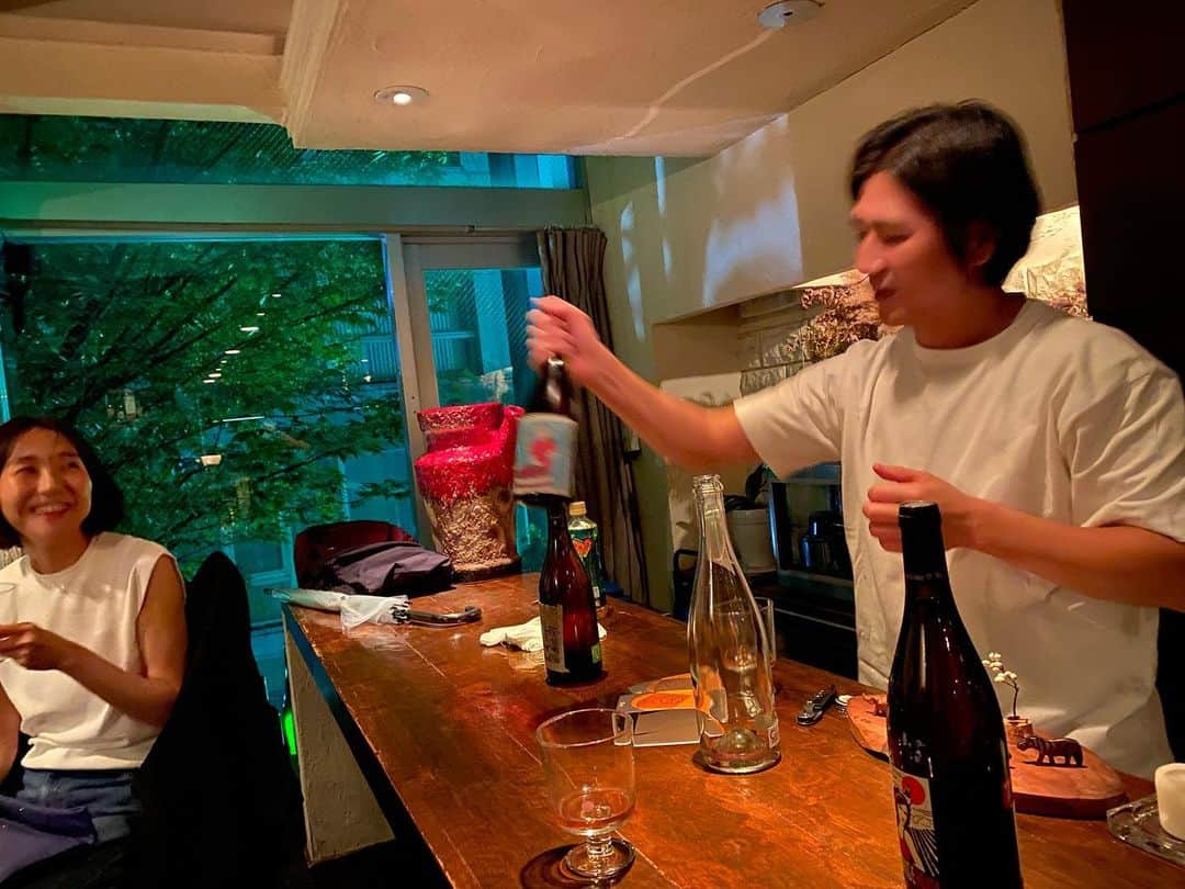 村本大輔さんのインスタグラム写真 - (村本大輔Instagram)「熊本　cafe tsukimiの夜  tetraの寺本さんがワインを持ってきてくれてサン村田さんがバイオリンを弾いてくれる。いつもの熊本の夜」5月20日 20時23分 - muramotodaisuke1125