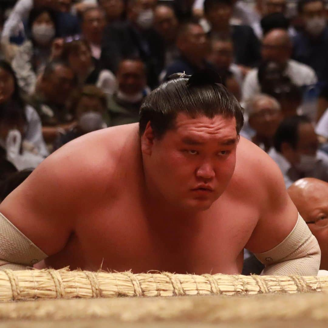 日本相撲協会さんのインスタグラム写真 - (日本相撲協会Instagram)「大相撲五月場所七日目！  折り返し地点を前に白熱した勝負が繰り広げられています。 全勝　#照ノ富士　#明生　#朝乃山 1敗　#大栄翔　#若元春  #sumokyokai  #大相撲 #sumo #相撲 #力士 #お相撲さん #japanphoto #sumowrestlers #japanculture  #満員御礼　#国技館　#両国国技館　#五月場所　#夏場所 #霧馬山　#貴景勝　#豊昇龍　#御嶽海　#平戸海」5月20日 20時39分 - sumokyokai