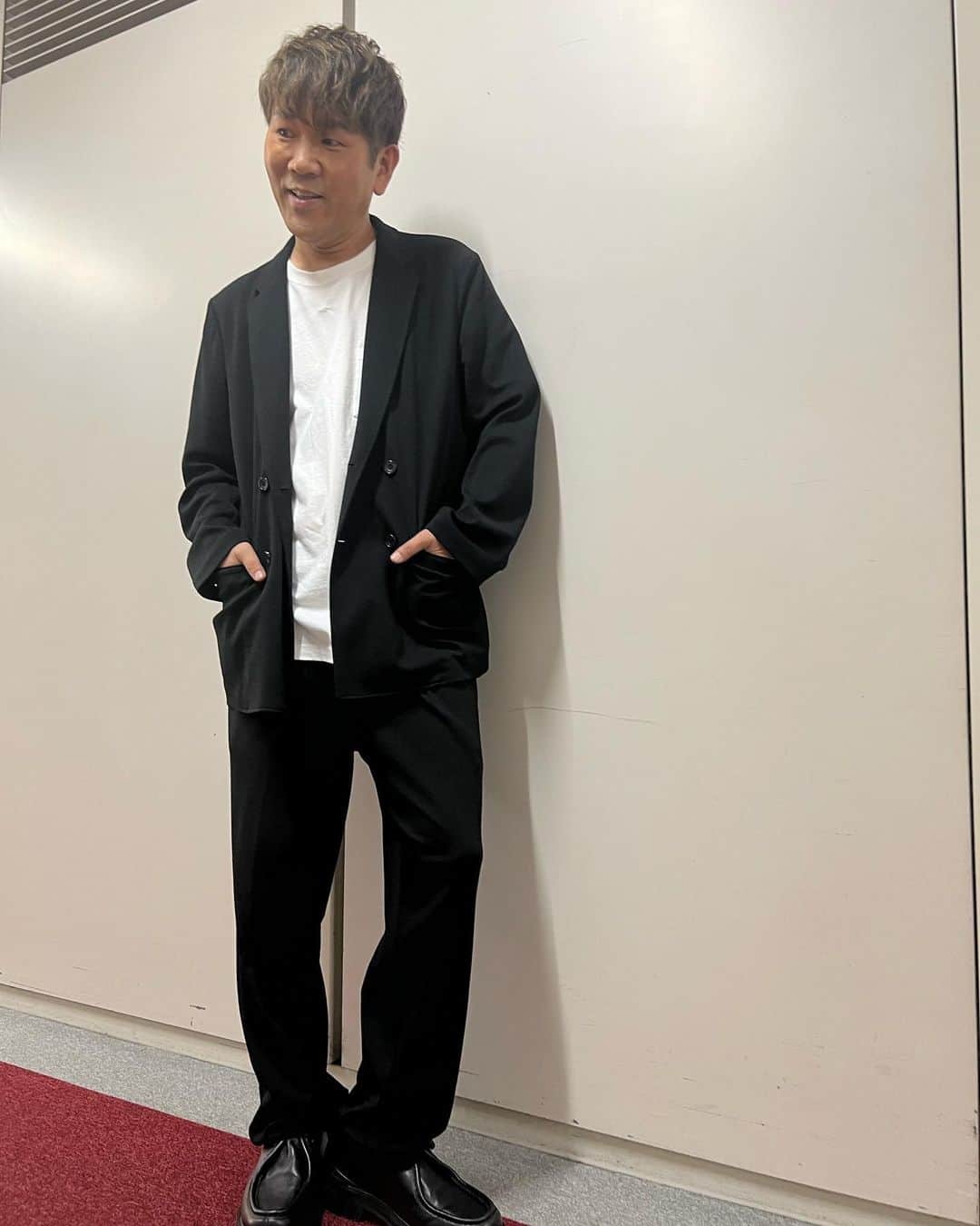 藤本敏史のインスタグラム：「ええ感じになるようにお願いして撮ってもらった。  撮影者　佐藤栞里さん」