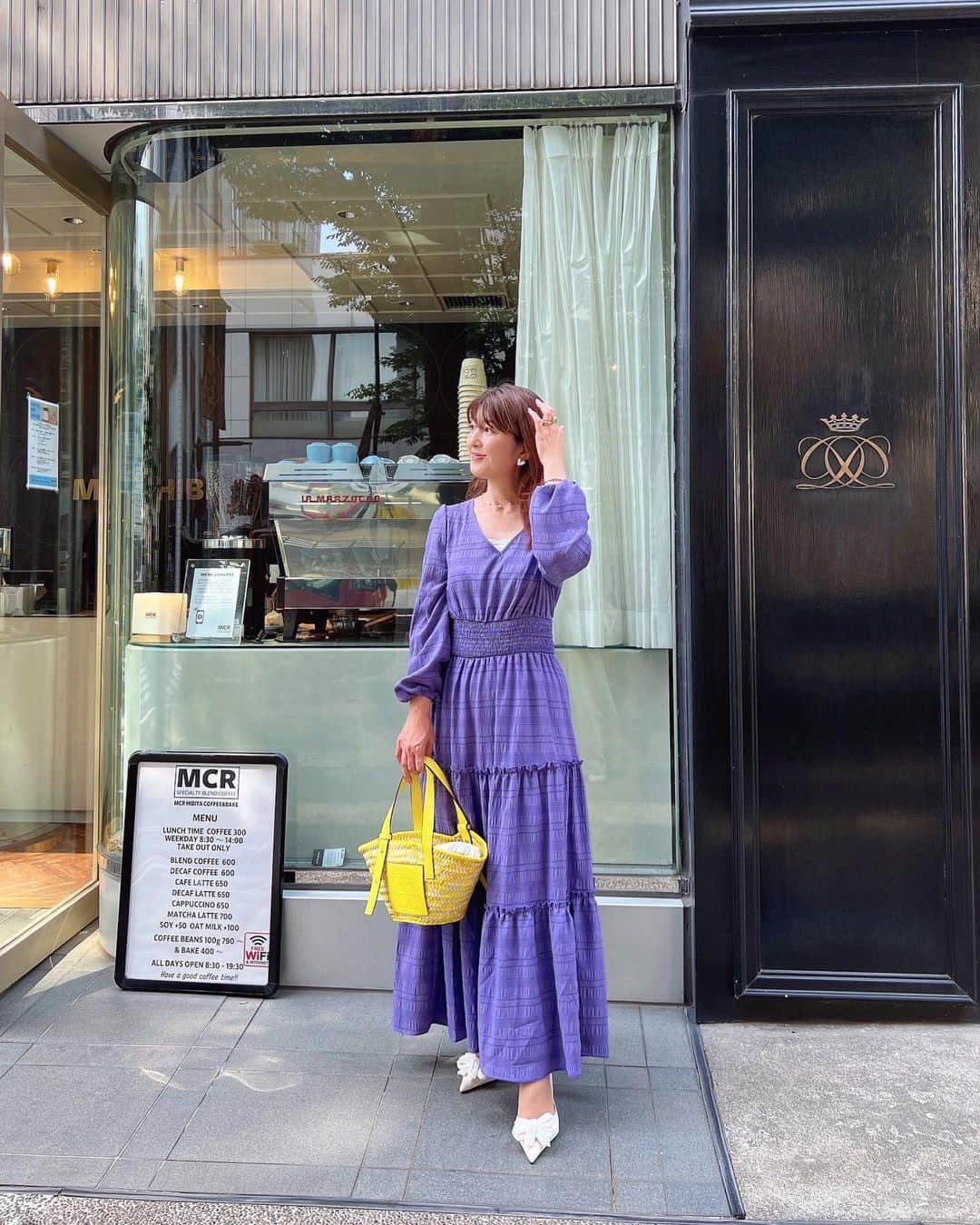 mii_stagramのインスタグラム：「💜FᴀSʜɪᴏɴ💜 ついつい選んでしまうパープルは しっくりして落ち着くカラー♡⃛♡⃛♡⃛  コーデ考える時間ない時 パッと着れてデザインも可愛いくて 細見えするワンピース 🆔 15624537  昨日履いていたのと色違い 結局アプリコットカラーも追加 🆔 10601103  @sheinofficial  @shein_japan   お🉐になるクーポン【  miyuki 】 1～5,999円→15%OFF 6000円以上→20%OFF クーポン有効期限6月30日迄𓂃🎀  bag🌻 @loewe  ･ ｡ 　⭐∴｡　 　　🌟ﾟ･｡  ﾟ💫｡  　　 ✨🌟 💫 　 　　 ･ﾟ⭐｡･  　　　　⭐✨｡· 　 ⭐･｡🌟･｡✨🌟 　　　 ✨🌟 　　　　 ･ﾟ💫✨° 　　 🌟 ﾟ･｡ 💫 ｡ 　　　　　ﾟ⭐｡ﾟ✨ 🌟  #SHEIN #SHEINforAll #ad  #shein購入品  #プチプラコーデ  #プチプラファッション  #プチプラ高見えコーデ  #きれいめコーデ  #きれいめファッション  #シンプルコーデ  #きれいめカジュアル  #大人カジュアル #トレンドコーデ  #ワンピース #ワンピースコーデ  #ママコーデ #女子会コーデ  #お出かけコーデ  #アラフォーコーデ  #アラフィフコーデ  #40代コーデ  #50代コーデ  #夏コーデ #カフェ巡り  #ポートレート #大人可愛い #大人可愛いコーデ」