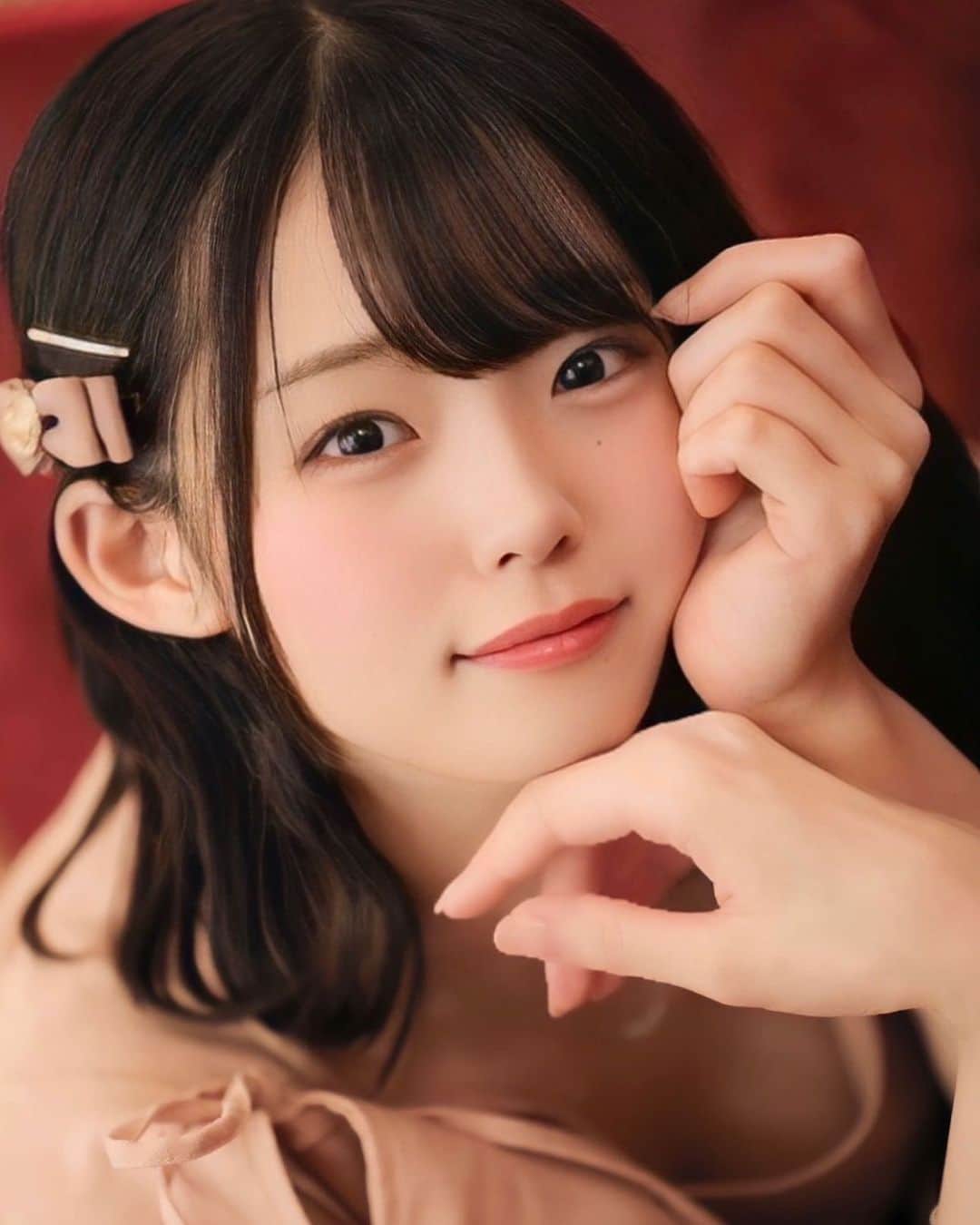 花咲ひよりのインスタグラム：「•   　　 縦バージョン！近めだぁ〜　　 　　 　　 　　 　　 　　  #アイドル #アイドル衣装 #アイドル前髪 #アイドルヘア #アイドルメイク #黒髪 #黒髪ボブ #黒髪ミディアム #黒髪女子 #ぼぶ#ボブ #ボブアレンジ #巻き髪 #ゆるふわ #ウェーブ巻き #ワンピース #夏コーデ #撮影会 #撮影モデル #カメラ女子」