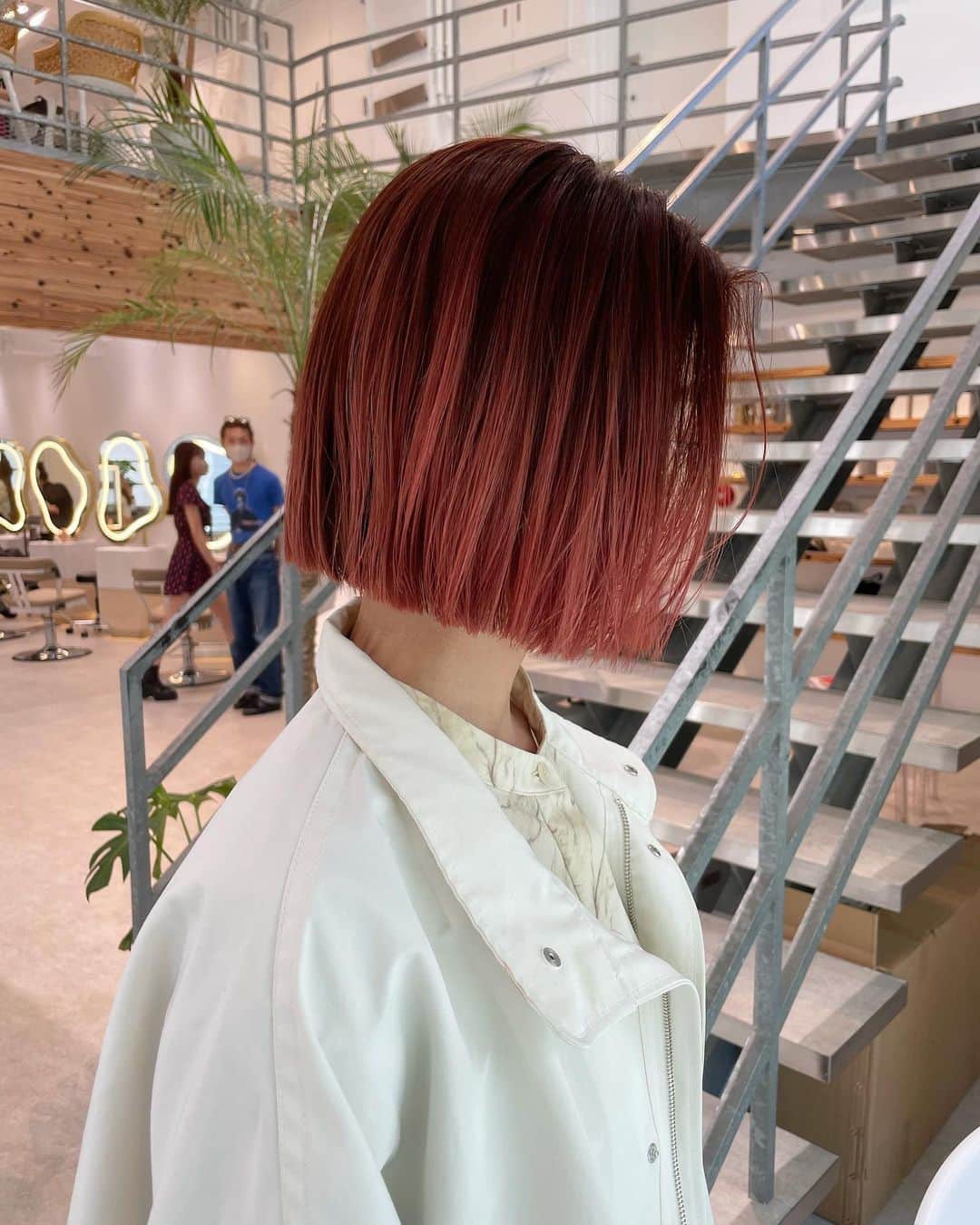 河原洋美さんのインスタグラム写真 - (河原洋美Instagram)「オレンジ🍊可愛いなー🤍 レイヤーの感じも可愛いけど、ぷつっとはやはり可愛い🧑🏼‍🍳 #オレンジカラー #ブリーチ #linkybyshima #hiromi_hair」5月20日 20時42分 - cyorobinthkey