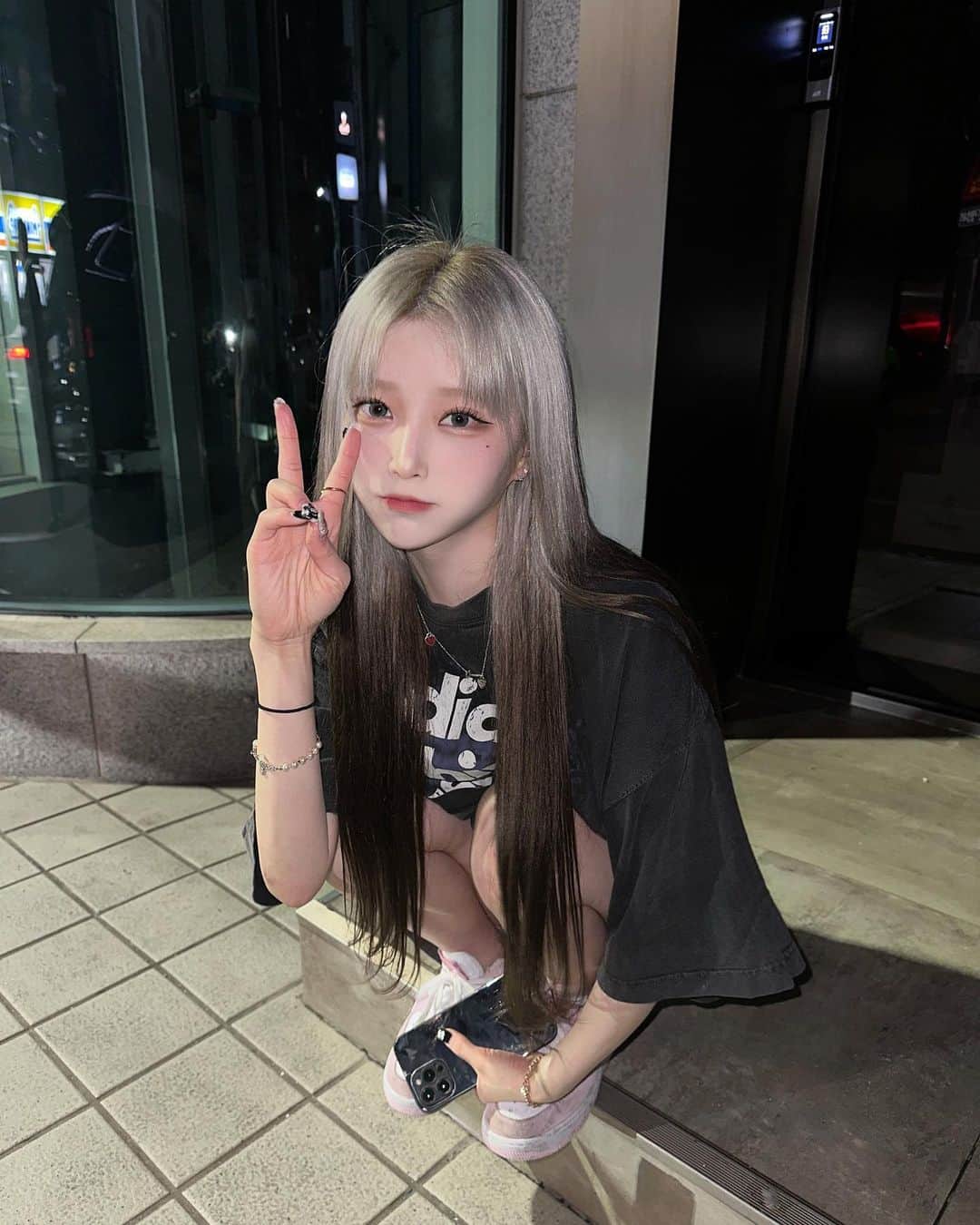 オ・ジウンのインスタグラム：「🖤」