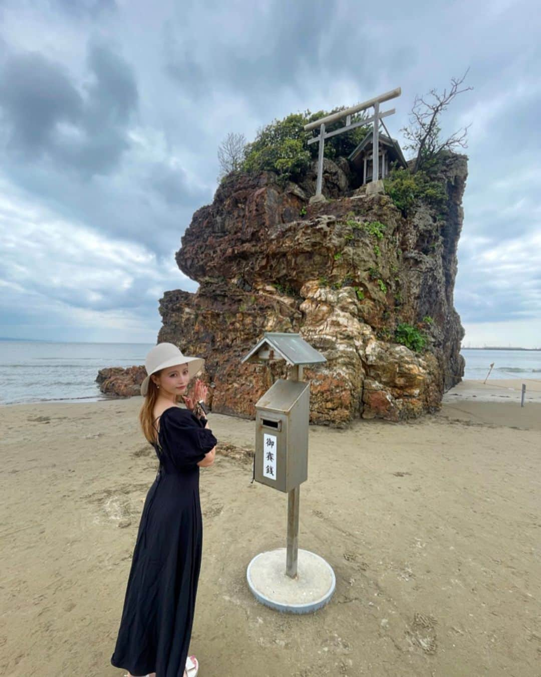 ともさんのインスタグラム写真 - (ともInstagram)「全国の神様が上陸する パワースポット  📍稲佐の浜  出雲大社の西方1kmにある海岸で、 国譲り、国引きの神話で知られる浜。  #日本なぎさ100選 #日本の渚百選  #パワースポット#絶景#稲佐の浜#日本海#japan#島根県#島根県観光#景勝地 #🇯🇵#日本絶景#絶景スポット #厄除け#出雲市#出雲大社」5月20日 20時51分 - tomo0510nagi