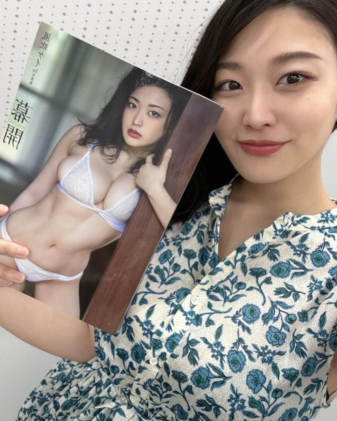 風吹ケイのインスタグラム：「1st 写真集 幕開 発売イベントありがとうございました〜‼️  皆様に直接お渡しできて嬉しかった🙌 中身めちゃくちゃ良きなのでたくさん見て欲しいです！  今までためてた限界露出、一糸纏わぬカット是非ご覧ください😳」