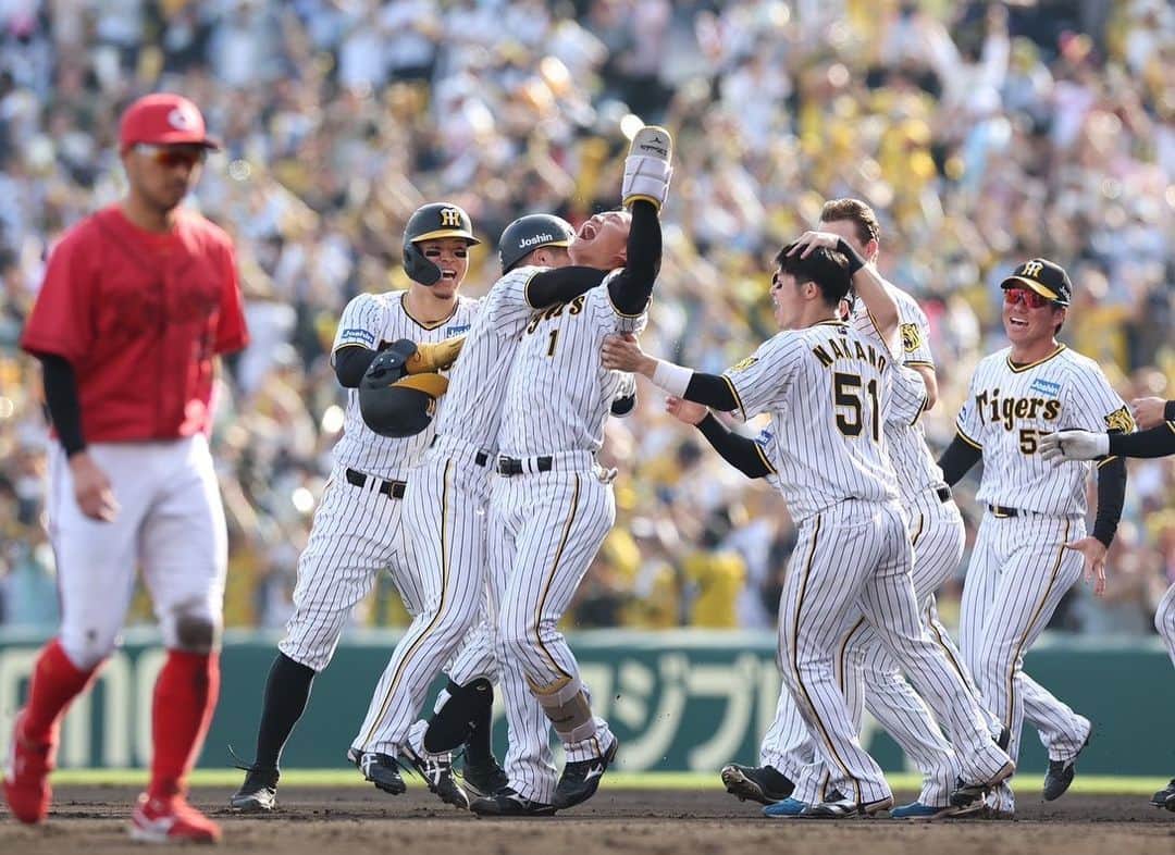 森下翔太のインスタグラム：「プロ初サヨナラ✖️甲子園初ヒーロー！ 悔しい思いをして今日打てた事忘れません 大竹さんナイスピッチングでしたありがとうございます！」