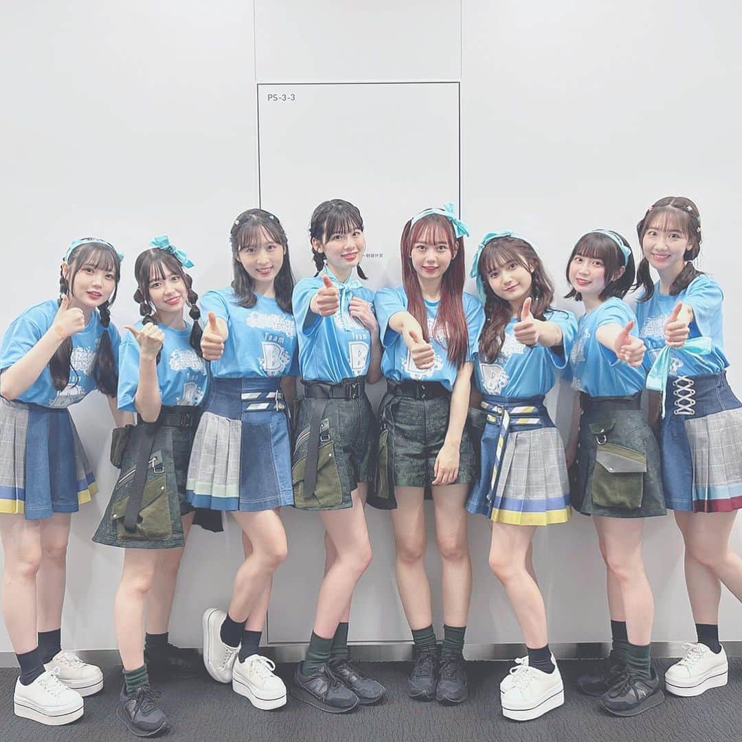 橋本陽菜さんのインスタグラム写真 - (橋本陽菜Instagram)「👍 * #akb48天下一hado会  浅井チームB総合優勝しました😊 嬉しいーー！！！！ チームB全員が強くなっていったFinalseason 🩵 最後の最後の試合は本当に緊張とプレッシャーで押しつぶされていました。 それを支えてくれたのは DAY11までにチームBが優勝を狙える位置にしてくれたメンバー、 今日の私たちの試合までにたくさん点数の差をつけてくれて大丈夫と声をかけてくれたみんな、 最弱と言われていたチームBのモチベを上げて欲しいと言われてそれ以上に最強チームにしてくださったコーチ、 そして何よりエナジー、スーパーボール、拍手、声援、様々な形でチームBの優勝を祈って力をくださったファンのみなさんのおかげです！ 最高の瞬間を味わうことが出来ました！ 本当に本当にありがとうございました😊 #AKB48最近聞いたよね #HADO #pyonstagram  #AKB48 #チームB #浅井チームB #アイドル #富山 #富山県 #はるpyon #橋本陽菜 #圧倒的橋本陽菜 #橋本陽菜を広める」5月20日 21時04分 - 48pyonz_toyama