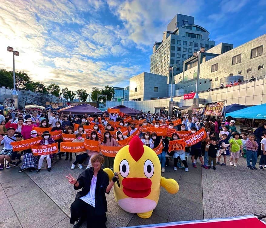 安達勇人さんのインスタグラム写真 - (安達勇人Instagram)「肉肉パークinつくば😊‼️ 安達勇人✖️そらジローでLIVE最高に盛り上がりました‼️‼️ どんどん広がる輪に心から感謝✨  来てくれた皆✨ 日テレさん本当にありがとうございました😊💓‼️ どんどん茨城県全域盛り上げよう🔥 明日は大洗うみまちフードフェスへ！  肉から魚へ🍖🐟  今日も一日お疲れ様でした✨  #肉肉パーク」5月20日 21時06分 - yuto_adachi_official