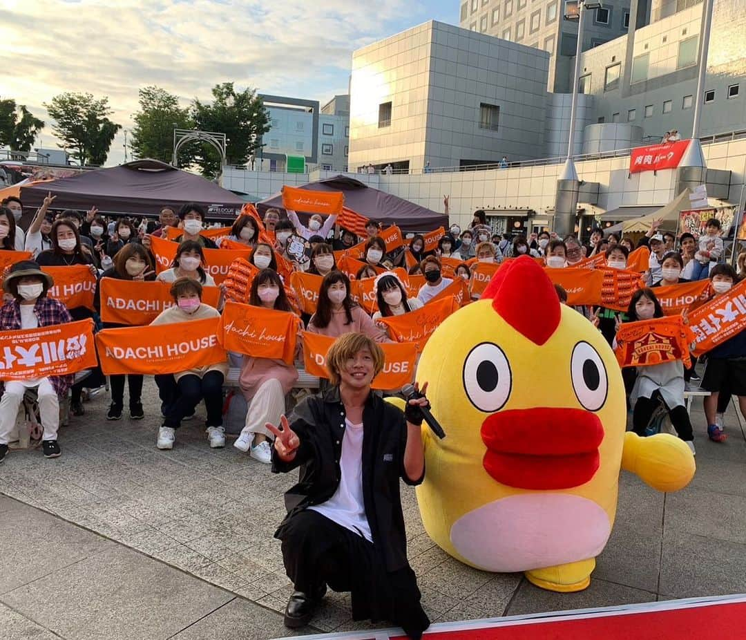 安達勇人さんのインスタグラム写真 - (安達勇人Instagram)「肉肉パークinつくば😊‼️ 安達勇人✖️そらジローでLIVE最高に盛り上がりました‼️‼️ どんどん広がる輪に心から感謝✨  来てくれた皆✨ 日テレさん本当にありがとうございました😊💓‼️ どんどん茨城県全域盛り上げよう🔥 明日は大洗うみまちフードフェスへ！  肉から魚へ🍖🐟  今日も一日お疲れ様でした✨  #肉肉パーク」5月20日 21時06分 - yuto_adachi_official