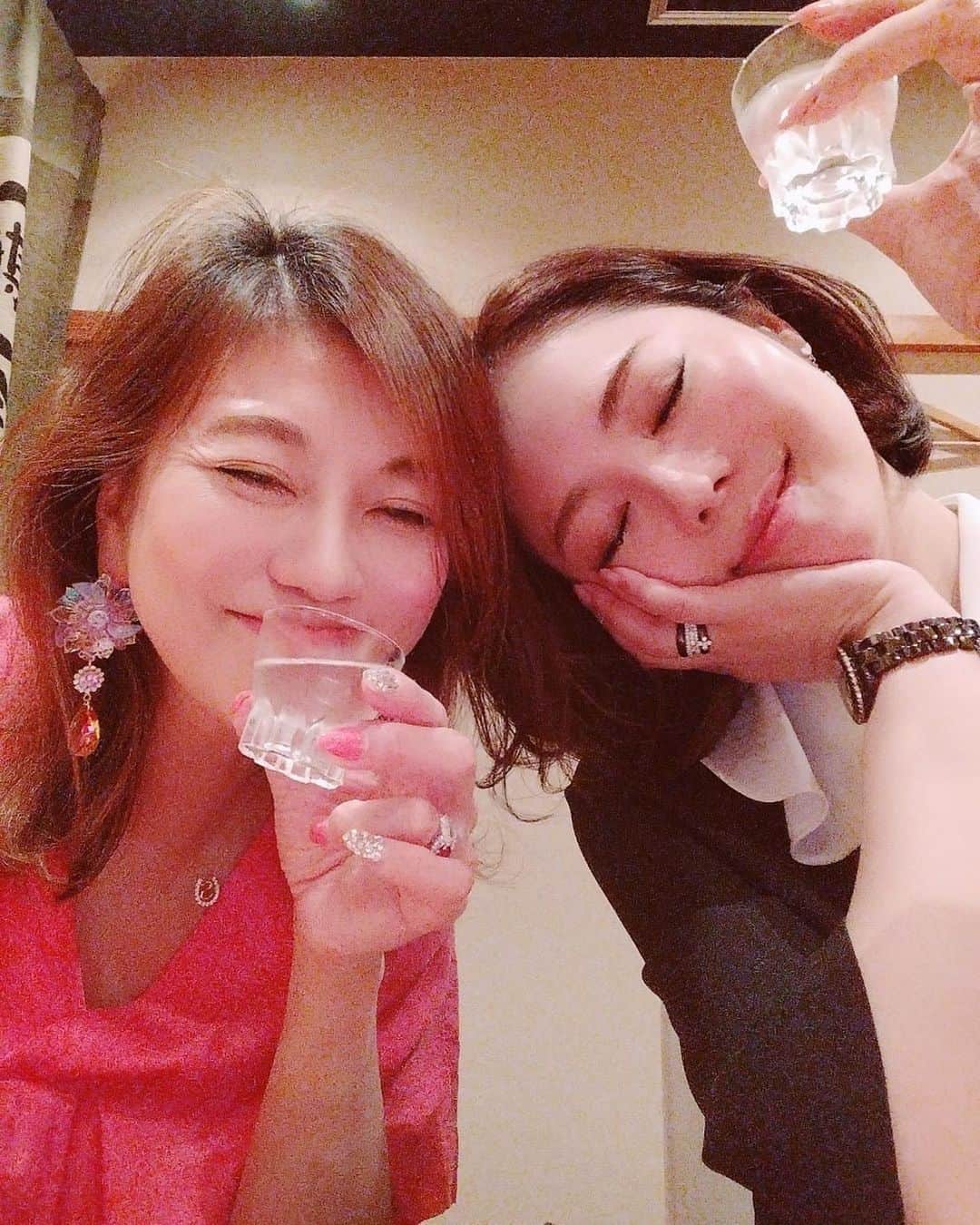 近藤英恵さんのインスタグラム写真 - (近藤英恵Instagram)「酔っ払いお鮨のきろく🍣✨  観劇後、感想を言い合いながら食べるご飯の美味しいこと。。。🥰  さやかさんおすすめのお鮨屋さん🍣ウニ3連発に感動…💓  よーく飲んで完成した我々と 最後の動画はとり貝を待つ酔っ払いのテンション🍣  #🍣#お鮨大好き#🍶#食いしん坊#酔っ払い#完成#🙌#美味しいものは世界を救う#happy#ご馳走様でした🙏」5月20日 21時07分 - hanachan93