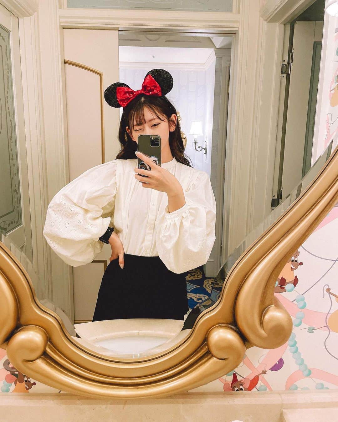 山下もえさんのインスタグラム写真 - (山下もえInstagram)「シンデレラルーム🏰  #東京ディズニーリゾート #東京ディズニーランド #東京ディズニーシー  #ディズニーランドホテル #ディズニーランドホテル宿泊 #シンデレラルーム #シンデレラルームコンシェルジュ #シンデレラ #tokyodisneyland #tokyodisneysea #disneyland #disneysea #disneylandhotel #cinderella #cinderellaroom」5月20日 21時08分 - look_at_me1027