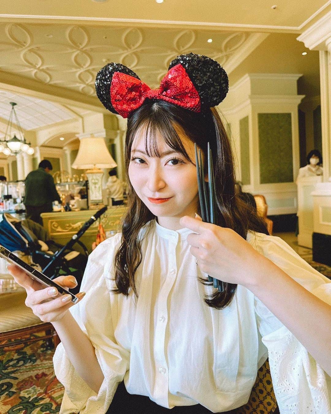 山下もえさんのインスタグラム写真 - (山下もえInstagram)「シンデレラルーム🏰  #東京ディズニーリゾート #東京ディズニーランド #東京ディズニーシー  #ディズニーランドホテル #ディズニーランドホテル宿泊 #シンデレラルーム #シンデレラルームコンシェルジュ #シンデレラ #tokyodisneyland #tokyodisneysea #disneyland #disneysea #disneylandhotel #cinderella #cinderellaroom」5月20日 21時08分 - look_at_me1027