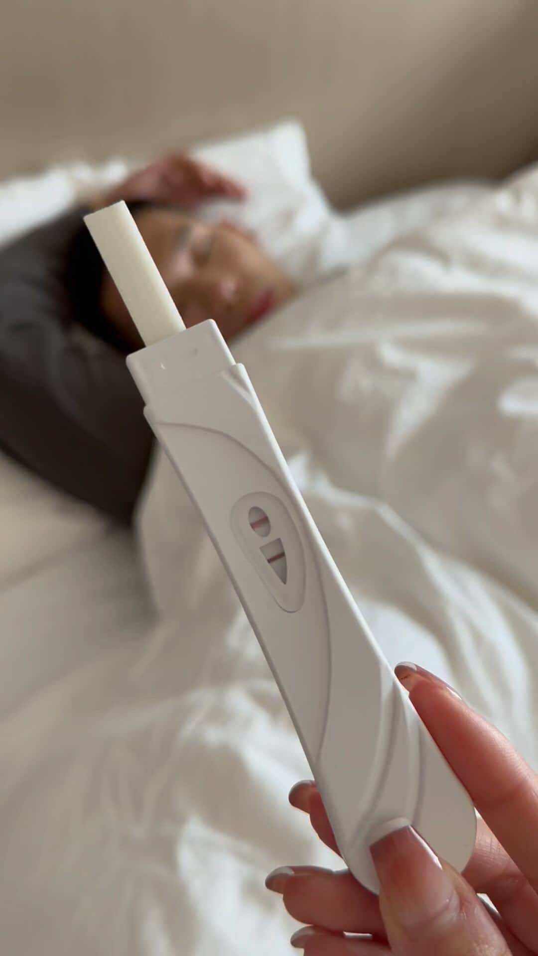 リタ（瑞塔兒）のインスタグラム：「Happy 520👶🏻 給大家看一下我是怎麼讓BA知道我懷孕的🤣 @curryliuliu #happy520」