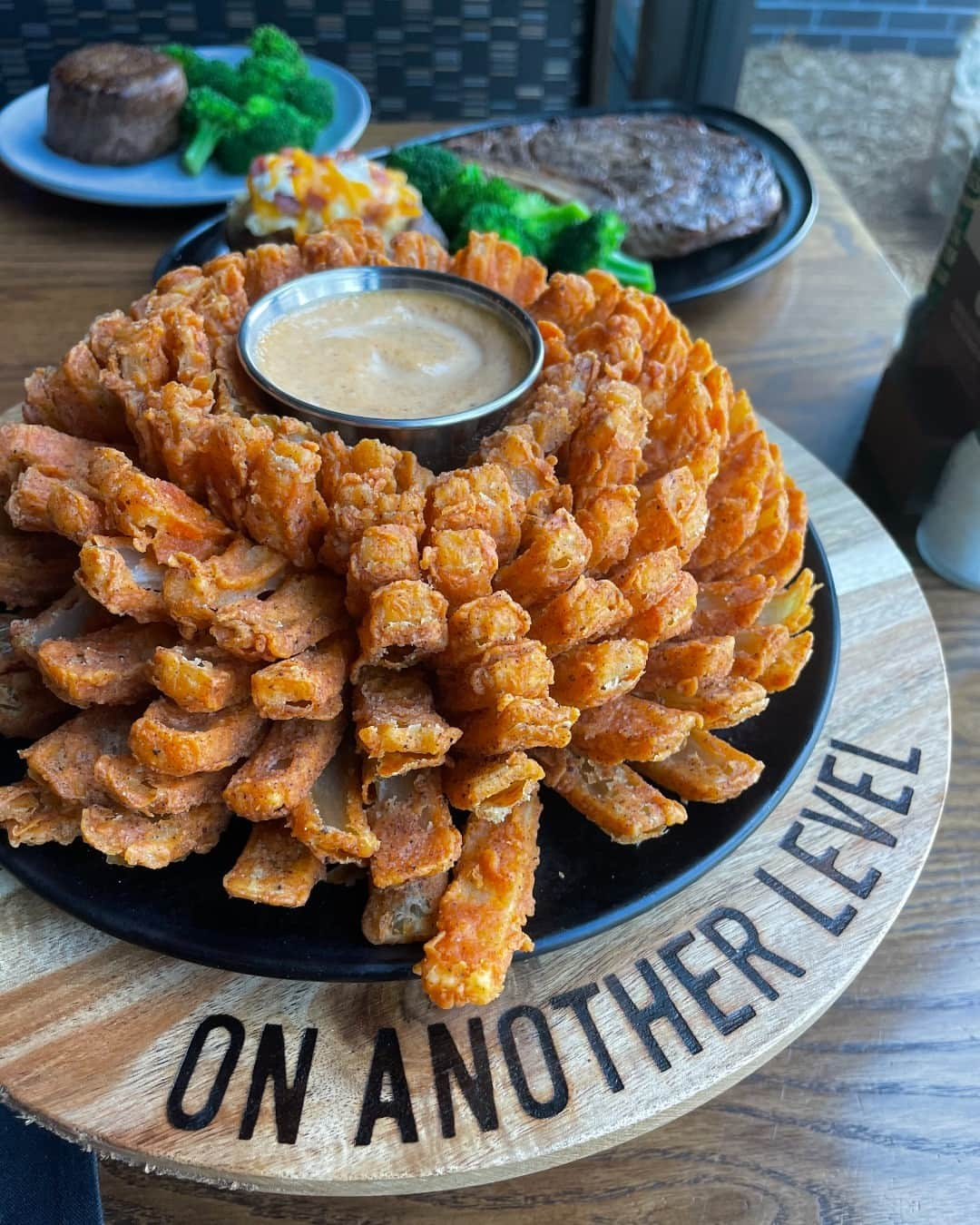 Outback Steakhouseさんのインスタグラム写真 - (Outback SteakhouseInstagram)「A big Bloomin' THANK YOU to our Military mates who protect us every day. We're honored to serve and celebrate you. Enjoy 10% off your check today, and every day.  #ArmedForcesDay」5月20日 21時11分 - outback