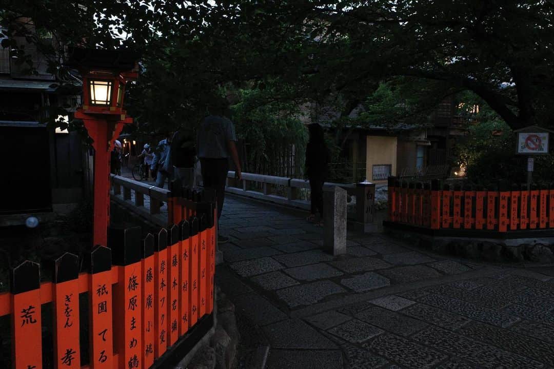 Ramie 山下未紗さんのインスタグラム写真 - (Ramie 山下未紗Instagram)「_ KYOTO 2泊3日の旅🍵  ずっと、行きたい行きたいって言ってて、 やっと行ってきたーーー🩷！  京都の街、木造の建築に柳の木と川が すごく雰囲気があって綺麗で 地元の人達も優しくって、 とっても好きになりました☺️  今回は、観光で回りまくったから 次は、中心部から離れた所に宿とって ゆっくり過ごしたいなー🥹  大阪も行ってみたいなー。  当分、私の京都投稿に お付き合い下さい😭  #京都#京都旅行#川床#鴨川#八坂の塔#ニ寧坂#ニ寧坂スタバ#八坂神社#祇園#祇園白川 #kyoto#kyototrip#kyotojapan#kyotophoto」5月20日 21時15分 - misa_yamashita