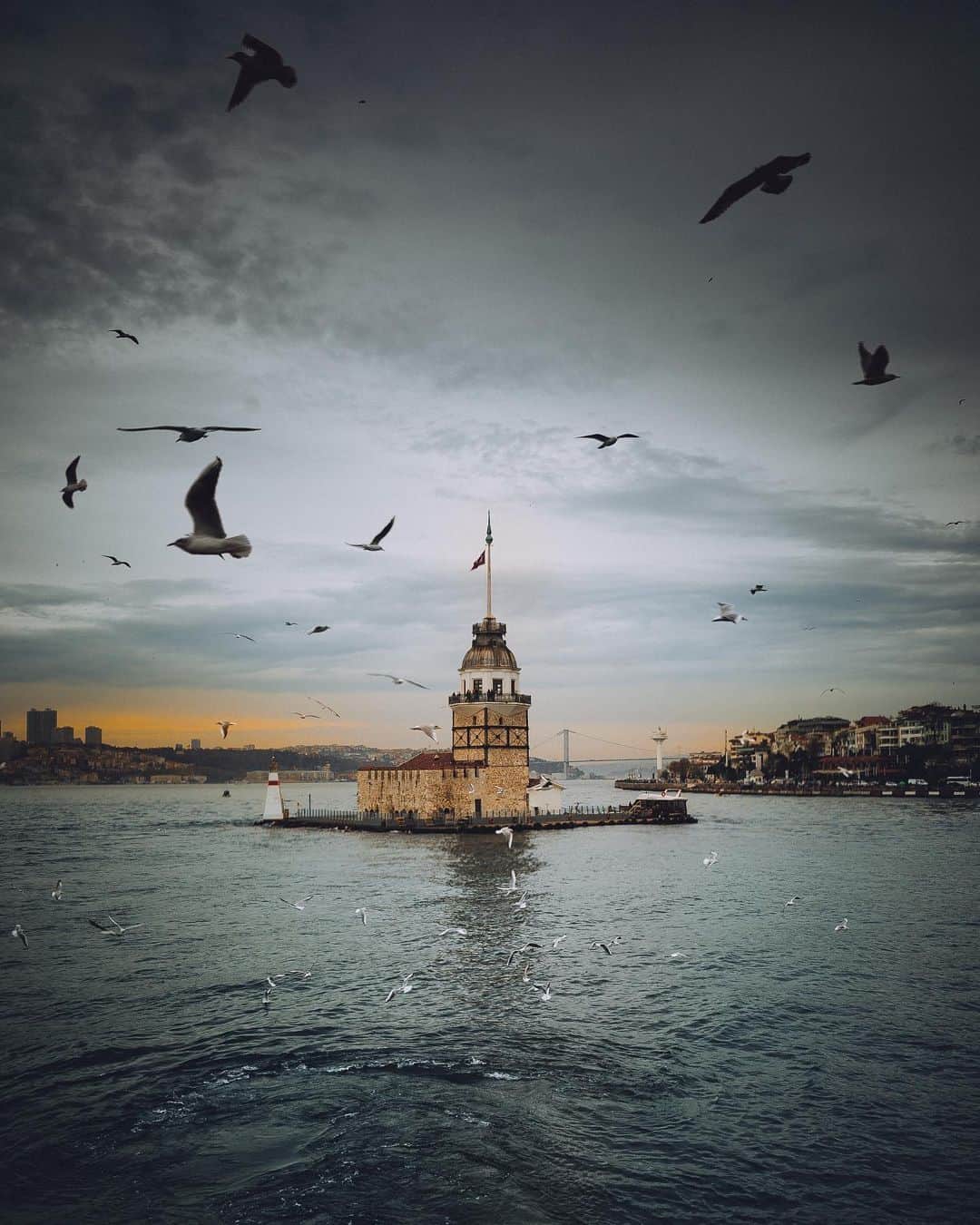Thomas Kakarekoさんのインスタグラム写真 - (Thomas KakarekoInstagram)「90 years of soaring excellence, 90 years of connecting cultures, 90 years of @turkishairlines. Through these cherished snapshots of Istanbul, we celebrate not just a milestone, but a shared journey. #istanbul #TurkishAirlines #TürkHavaYolları」5月20日 21時19分 - thomas_k