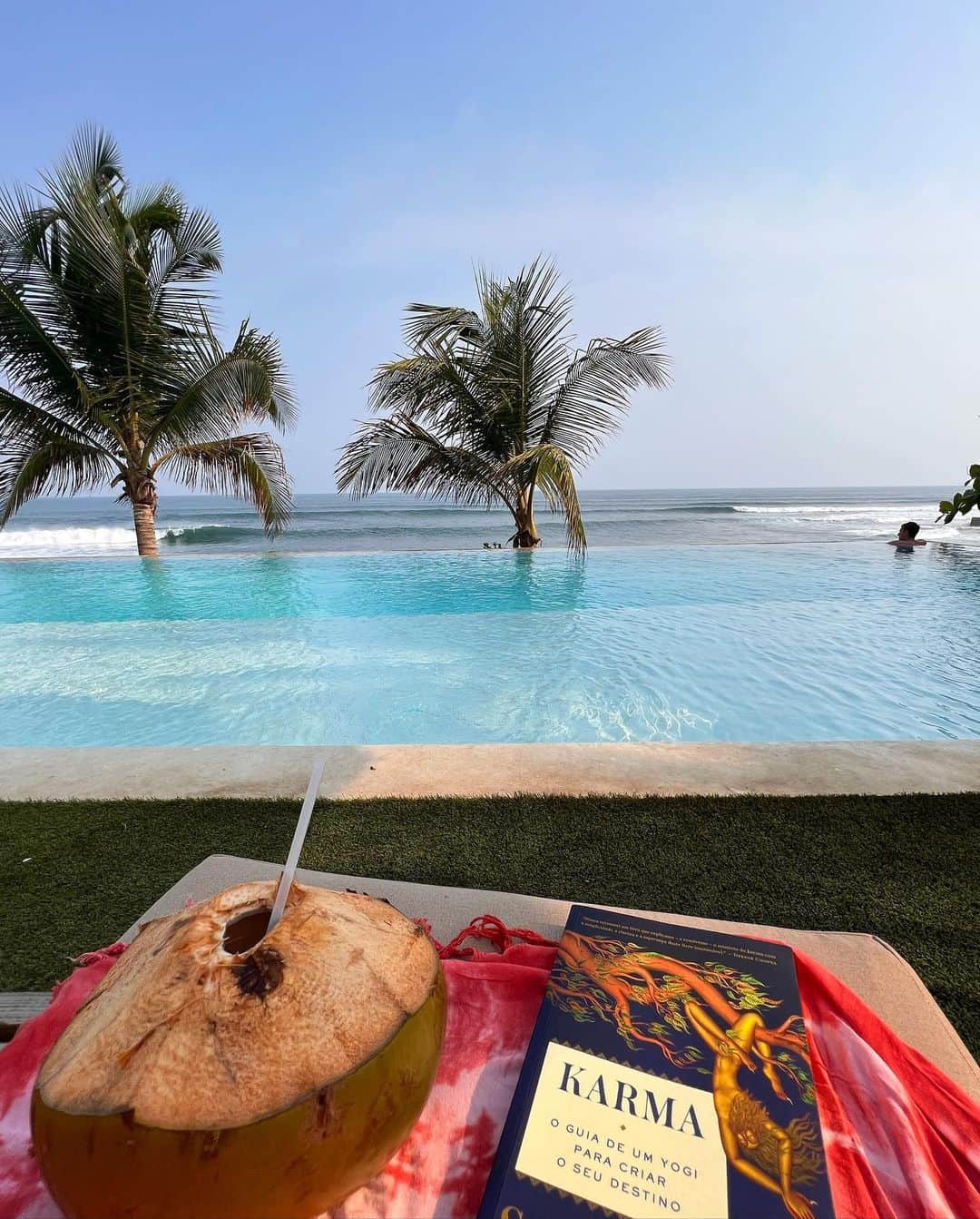 のインスタグラム：「Mais um sonho se realizando! 🥰 minha primeira vez em El Salvador junto com dois projetos maravilhosos @coolture_life e @surfcity em prol do surfe 🏄🏽‍♀️💕 Acompanhem porque tô postando tudooo nos stories ☺️」