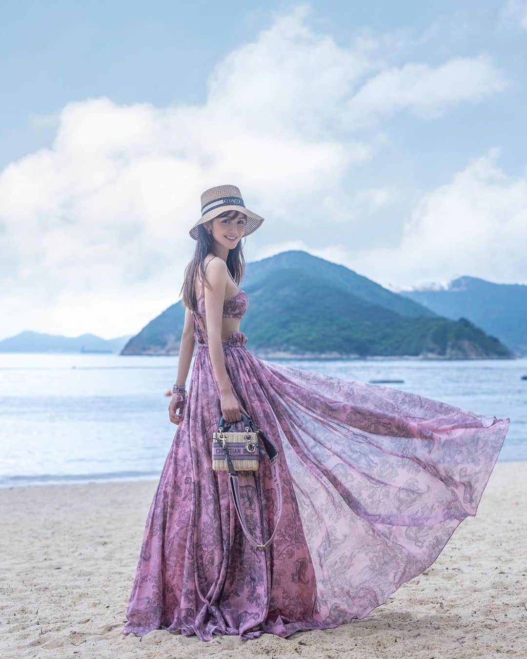 Elva Niのインスタグラム：「It’s the cruise season! Stay tuned for the Dior Cruise 2024 Show tomorrow morning 10:30am (Sun) with me!  The show will be taking place in Mexico🌵  @Dior #DiorCruise」
