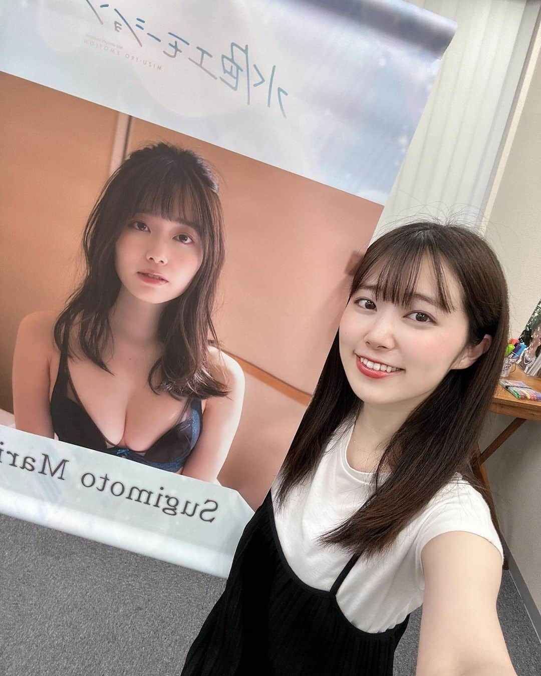 杉本愛莉鈴さんのインスタグラム写真 - (杉本愛莉鈴Instagram)「大きなタペストリー☺️💗 サイン書きました！ありがとうございます♪  　 　 　 　 　 　 　  　  #杉本愛莉鈴 #水色エモーション #japanesegirl #model #sexy #selfie #animegirl #셀카 #설스타그램 #패션스타그램 #데일리 #asiangirl #cosplay #좋아요　#YouTube #グラビア #日系穿搭 #コスプレ #女孩 #japan #girl #followme #彼女#彼女」5月20日 21時25分 - sugimoto_mariri