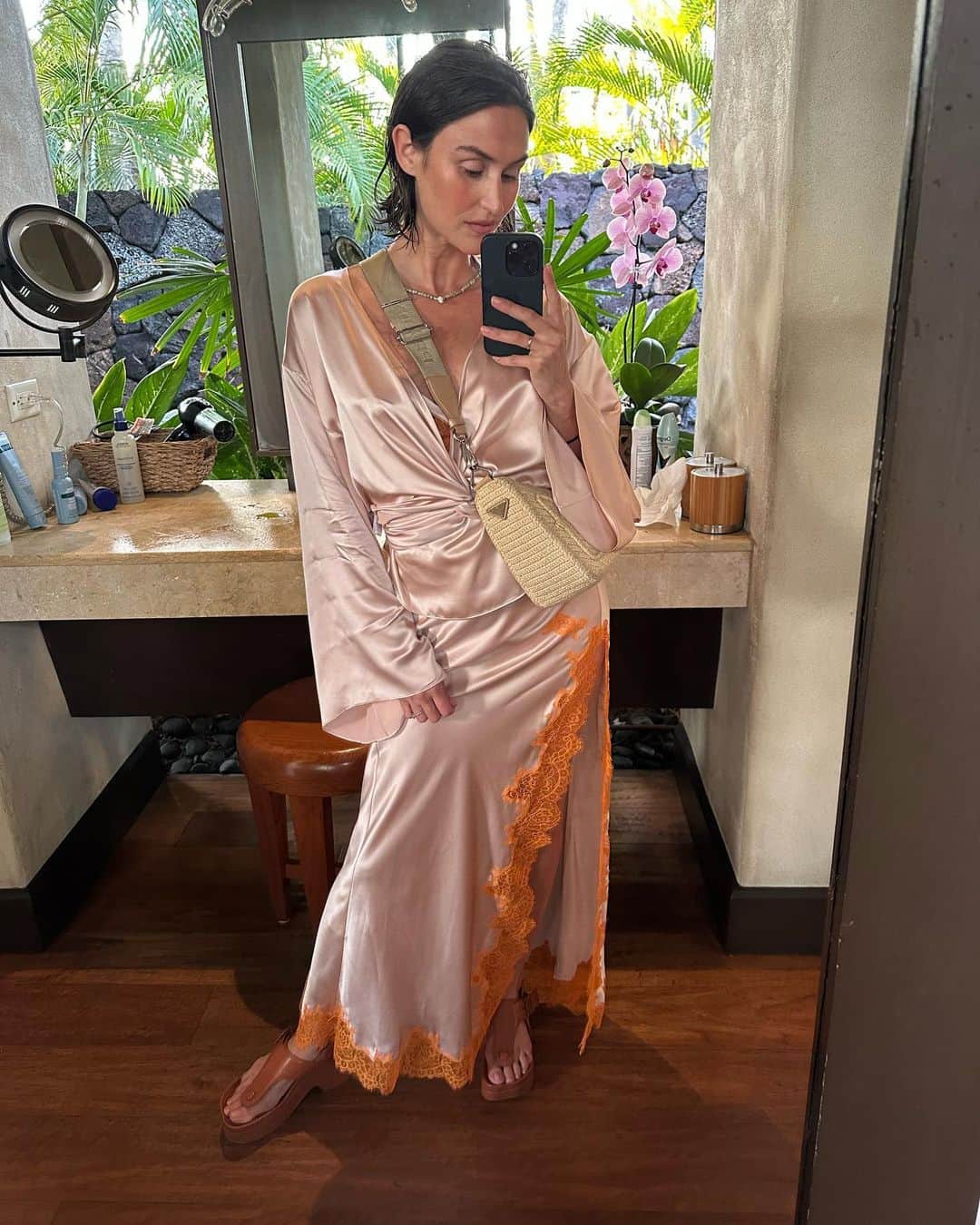 ダニジョーのインスタグラム：「Aloha 🌸」