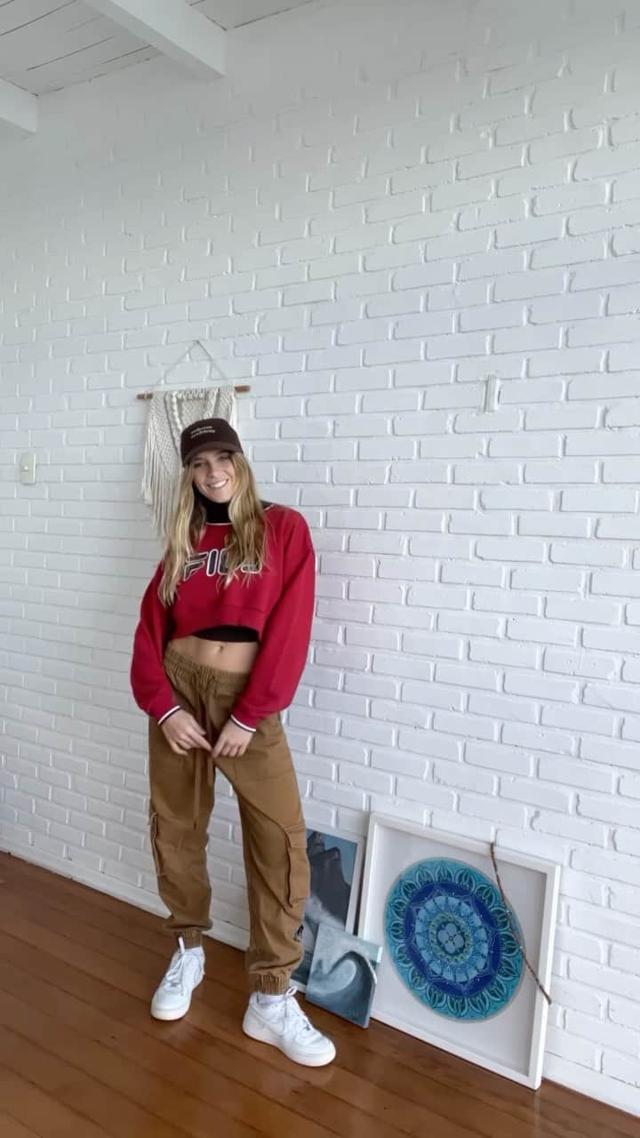 イザベラ・サントーニのインスタグラム：「Get ready with me #aerolook 😝 E ai, você mulher, se sente confortável em viajar sozinha e pode usar o que bem entende?」