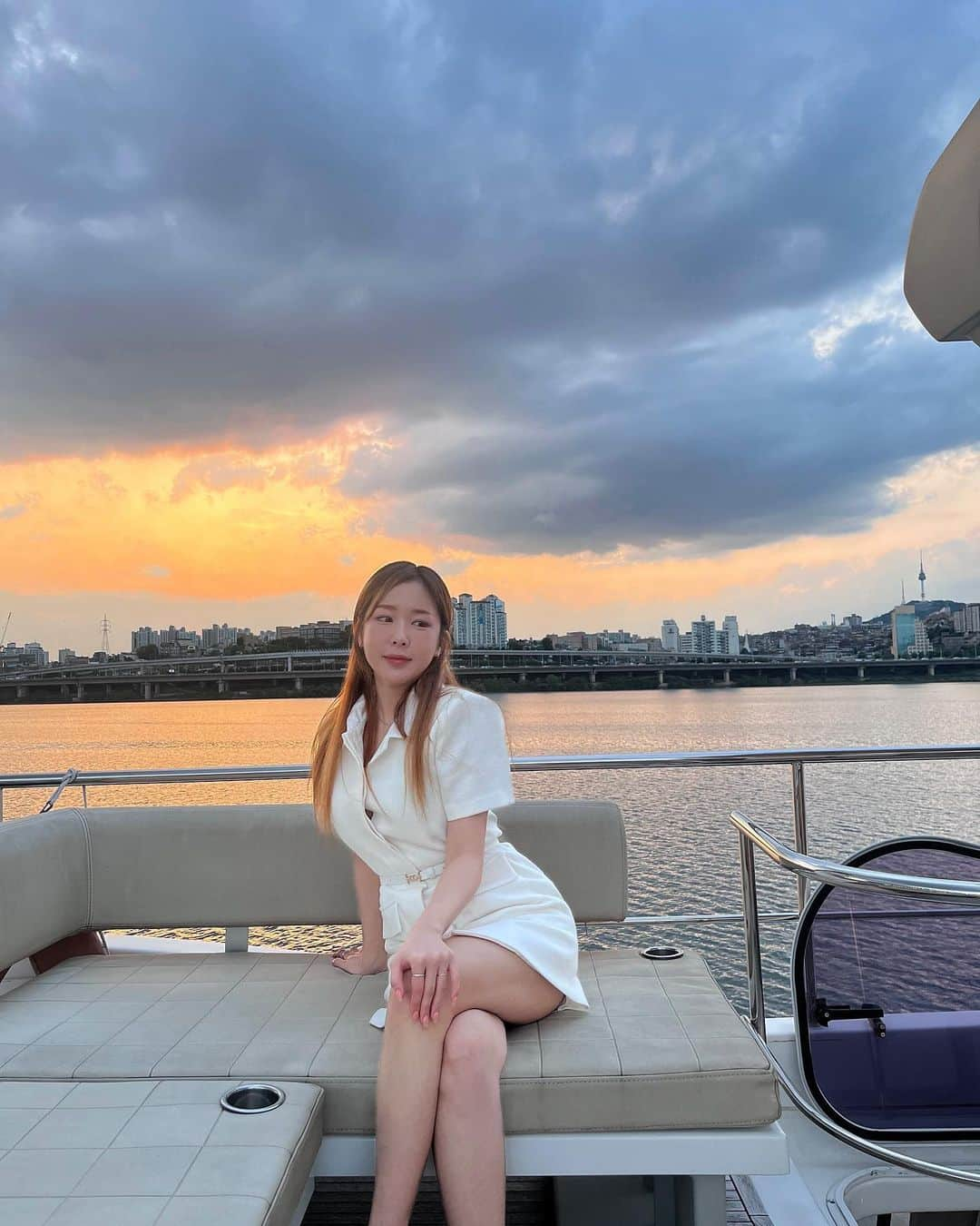 ウェイ さんのインスタグラム写真 - (ウェイ Instagram)「날씨요정 is back🧚‍♀️ What a beautiful day,,🫧🧡☀️」5月20日 21時33分 - baysunny