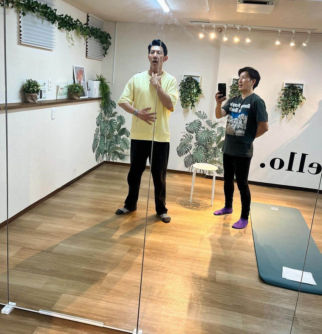 盛岡豊のインスタグラム：「久し振りにボイトレ。 約2時間、徹底的に呼吸を。 いい汗かきました♫」