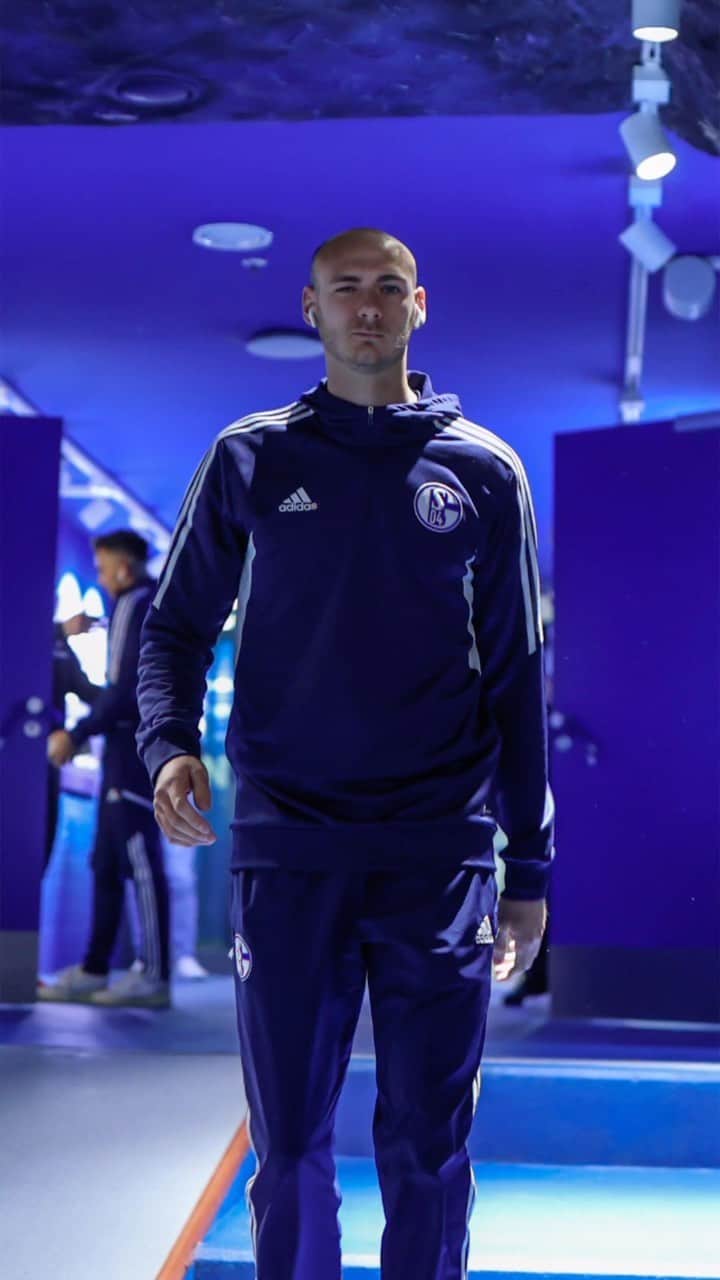 シャルケ04のインスタグラム：「𝘉𝘦𝘳𝘦𝘪𝘵, 𝘚𝘤𝘩𝘢𝘭𝘬𝘦𝘳? 🔥 . . #Schalke #S04 #S04SGE #Football #Soccer #Fußball #Futbol #Knappen #🔵⚪️」