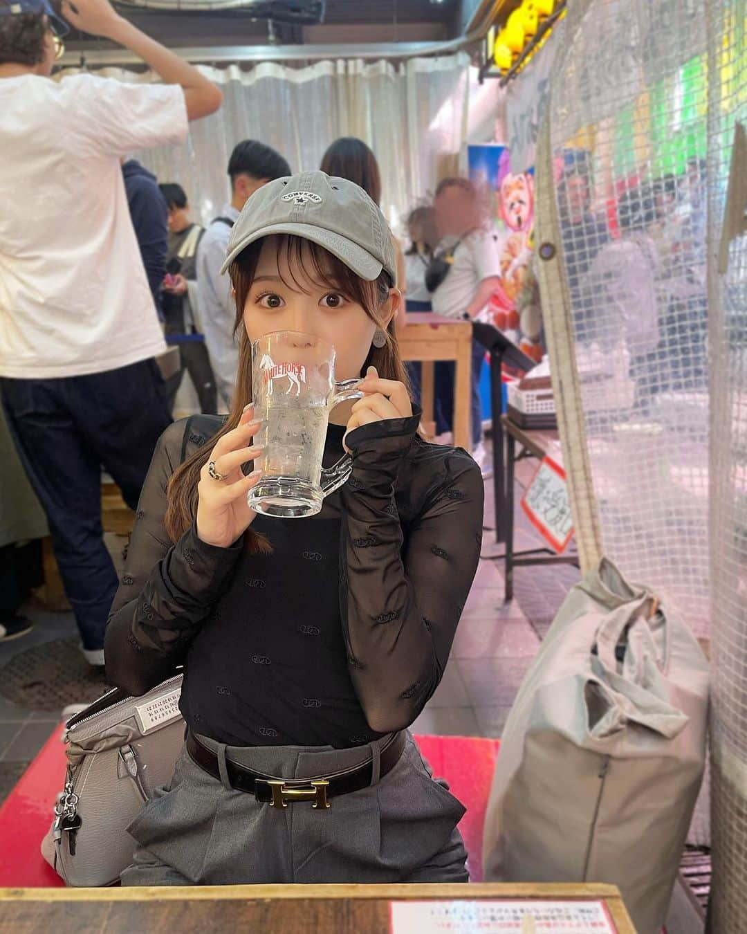 伊藤小春のインスタグラム：「GWは家族で金沢旅行をしました🍣 ⁡ ⁡ 泊まりで行ったからのんびり観光できて ほぼノープランでも楽しめた！ ⁡ ⁡ ⁡ 5枚目は金沢のB級グルメ「ハントンライス」を食べた時の写真なんだけど、写真を撮ってくれたパパも私も肝心のハントンライスが写ってないことに後から気づいた、歩き疲れてた。笑 ⁡ ⁡ ⁡ ⁡ #石川県#金沢#金沢観光#金沢旅行 #石川グルメ#金沢グルメ#近江町市場 #兼六園#ハントンライス　 #emoda」