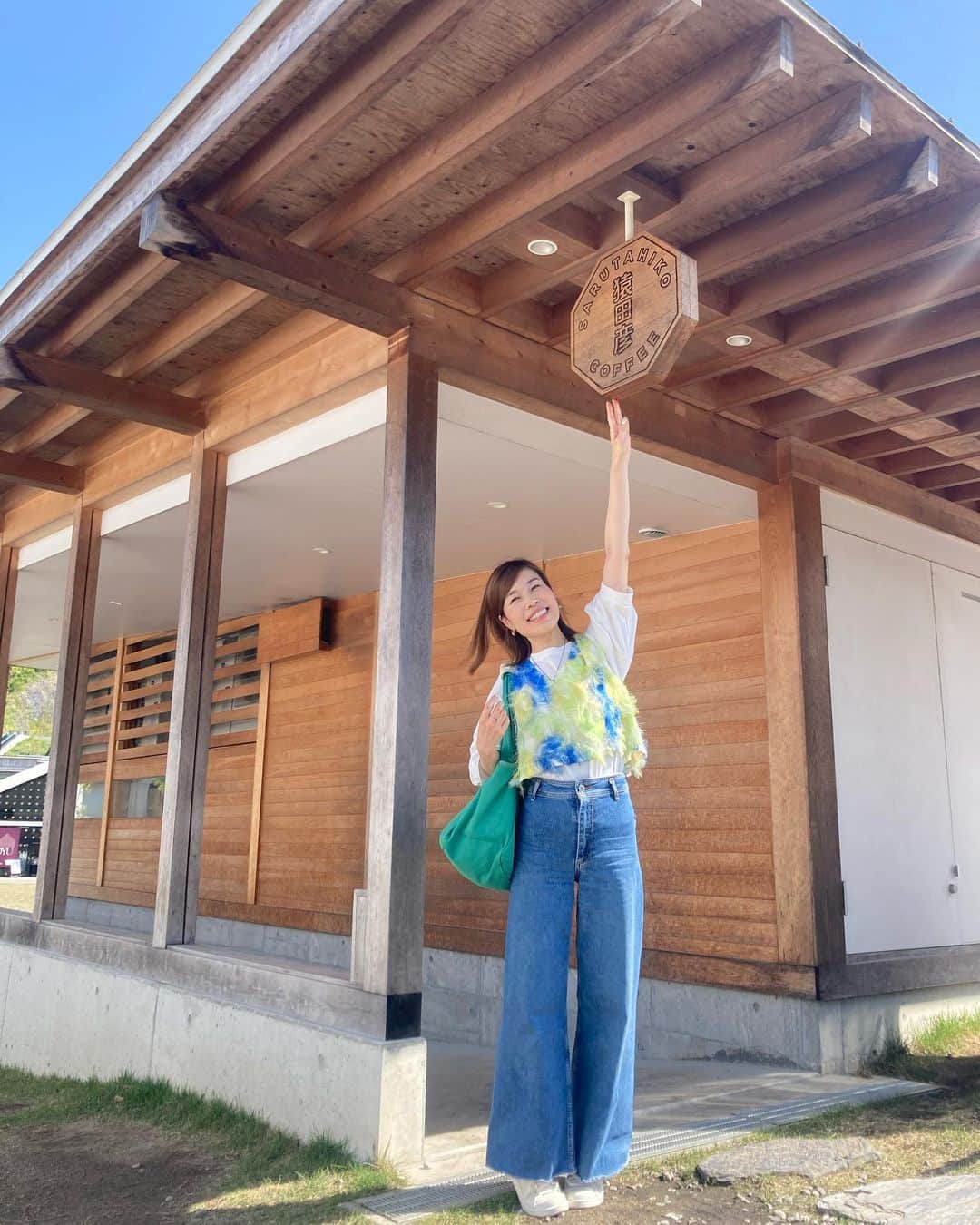 内田絢子のインスタグラム：「三重県多気町のVISONへの旅！！  大自然の中で、食べて、散歩して、深呼吸して、星を眺めて、温泉に浸かる。  旅に出ると、いろんな感覚が刺激されたり、ゆるんだり。美味しいものにもいっぱい出会えて、楽しい初夏の旅でした♡  #vison #猿田彦珈琲 #cafetomiyama  #海女小屋なか川 #マルシェヴィソン #削節本舗伊勢和 #糀茶寮」