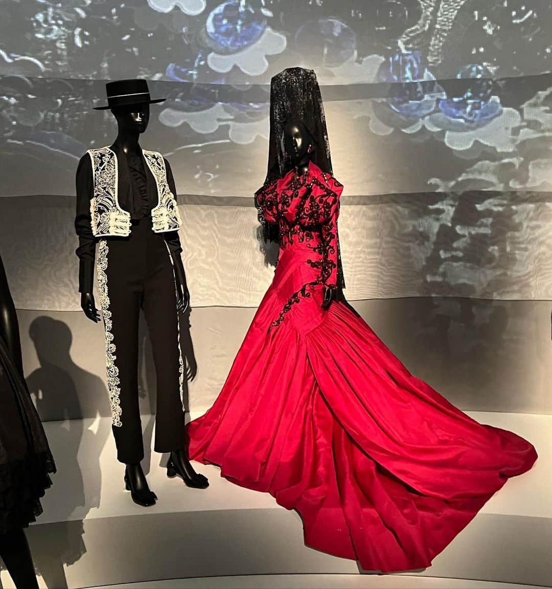柴田嶺さんのインスタグラム写真 - (柴田嶺Instagram)「知り合いの方にお誘い頂きDiorさんのクチュリエ展に行ってきました✨ ドレスのラインの美しさはもう、、、😭 素敵すぎましたー✨✨✨  #Dior#クチュリエ展#東京都現代美術館」5月20日 21時46分 - ryo_shibata_skate
