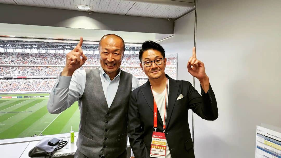 伊藤剛臣さんのインスタグラム写真 - (伊藤剛臣Instagram)「・ 今日のリーグワン決勝👍 たくさんの人に会いました😄 #クボタスピアーズ 初優勝おめでとうございます‼️  #伊藤剛臣 #法政 #法政大学ラグビー部 #神戸製鋼所 #神戸製鋼コベルコスティーラーズ #釜石シーウェイブス #元ラグビー日本代表  #ラグビー日本代表  #ラグビーワールドカップ2023 #ラグビーワールドカップ #ラグビー  #ホリプロ #rugby  #rugbyunion  #rugbyworldcup #rugbyworldcup2023 #Canterbury #ゴールドウィン #goldwin #カンタベリー #Canterbury #ナンバー8 #braveblossoms #日本 #JAPAN #パナソニックワイルドナイツ  #リーグワン」5月20日 21時47分 - ito_takeomi0411_official