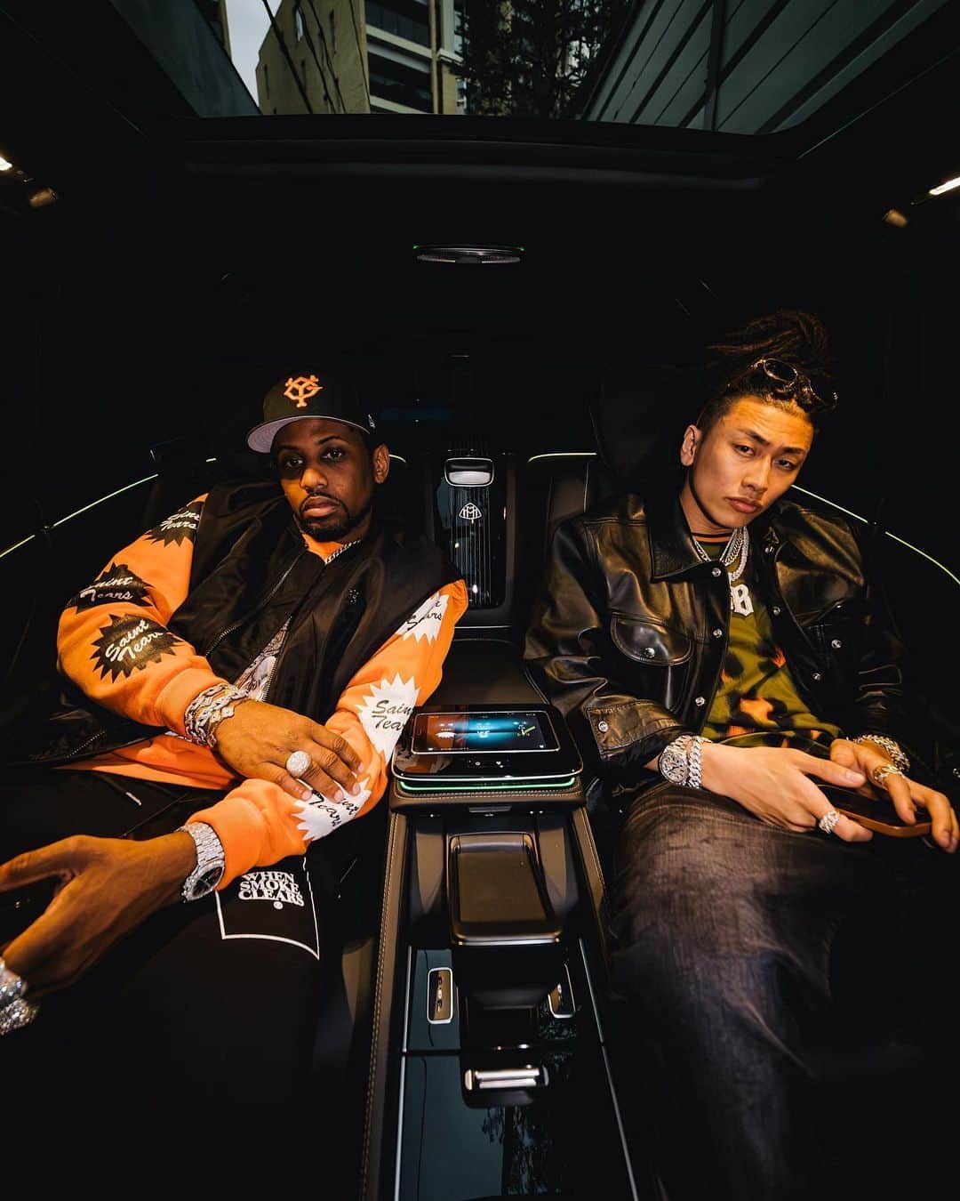 ¥ellow Bucksのインスタグラム：「Welcome to Jpapn Loso🇯🇵  まさかFabolousとスタジオ入れる日がこんなにも突然来るとは思ってなかった。最高すぎた＆緊張したww 曲のリリースは権利上の話で遅くなるから楽しみにしといて👍🔥  Respect you and your crew #TheFamily Appreciate, see u again somewhere in the world🌐　 @myfabolouslife   #WhereImFrom  📸 @shotby_dm」
