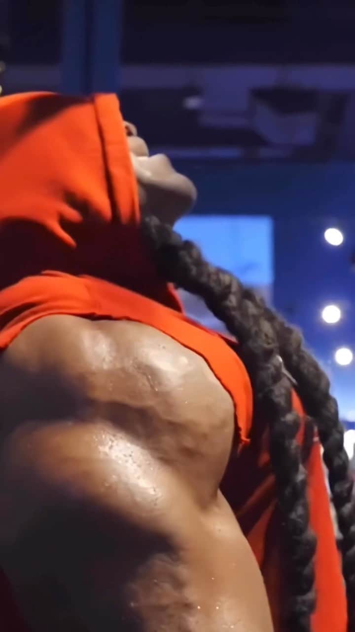 カイ・グリーンのインスタグラム：「Tag your training partner below 💪🏾 Who’s putting in the work this weekend?!  It takes intensity and commitment to reach any goal and with each new day, your experience will peak higher and higher.  When you’re ready to level up your training then you’re ready for the highest state of readiness. For years @redcon1 has been preparing us for the challenges that lie in the chapters ahead.  Be prepared this Saturday and EVERY day when you’re out there chasing your dreams. Lock-in and experience the highest state of readiness with the help from @redcon1 💪🏾  #KaiGreene #Redcon1 #ThoughtsBecomeThings #HighestStateOfReadiness #Reels」