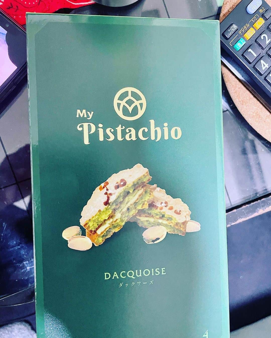 岡山祐児のインスタグラム：「#美味しいお菓子 #英語読めない #頂き物」