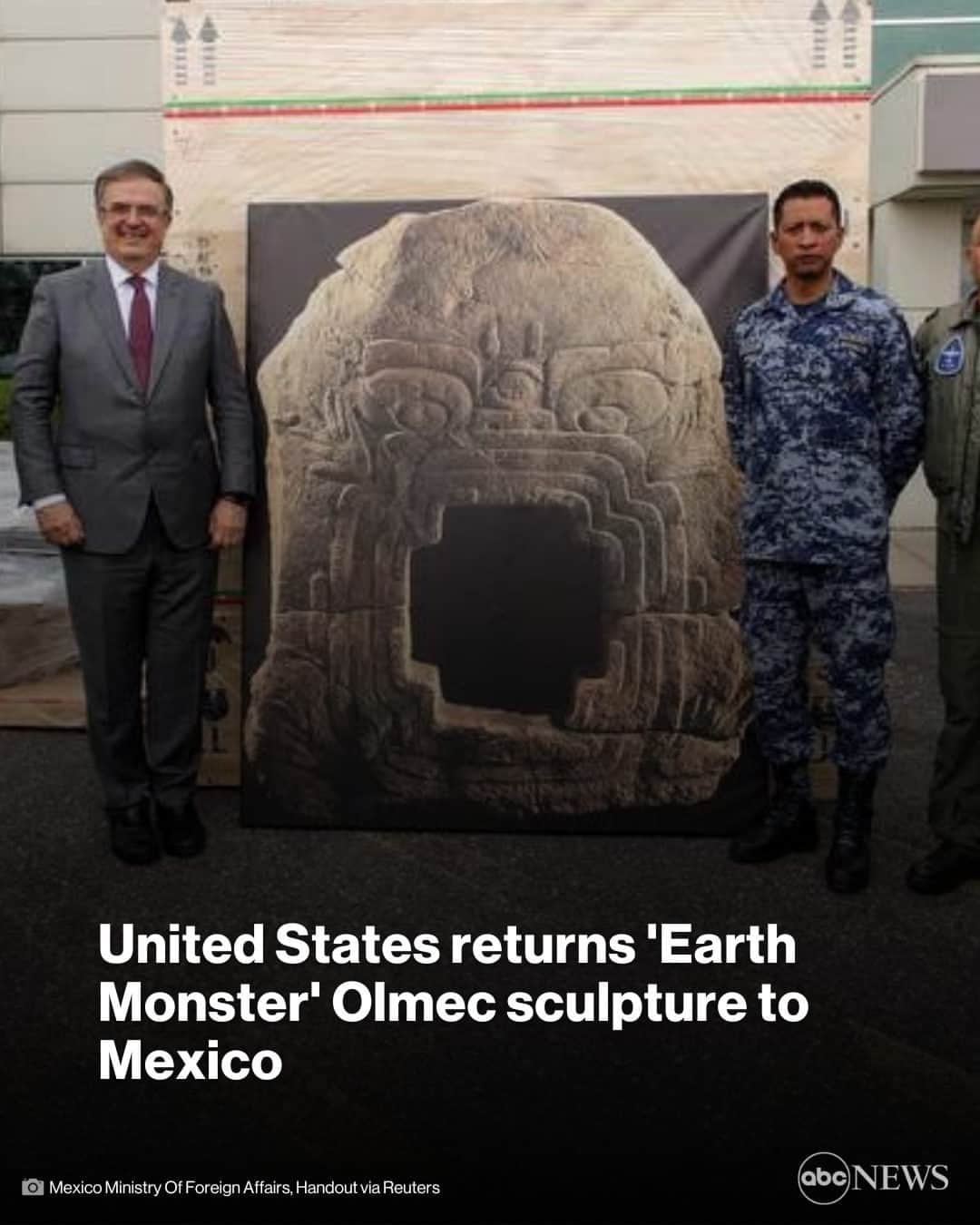 ABC Newsさんのインスタグラム写真 - (ABC NewsInstagram)「The United States returned a huge 2,500-year-old Olmec stone sculpture that may represent a symbolic entrance to the underworld, Mexico says. More in link in bio.  #mexico #news #sculpture」5月21日 8時00分 - abcnews