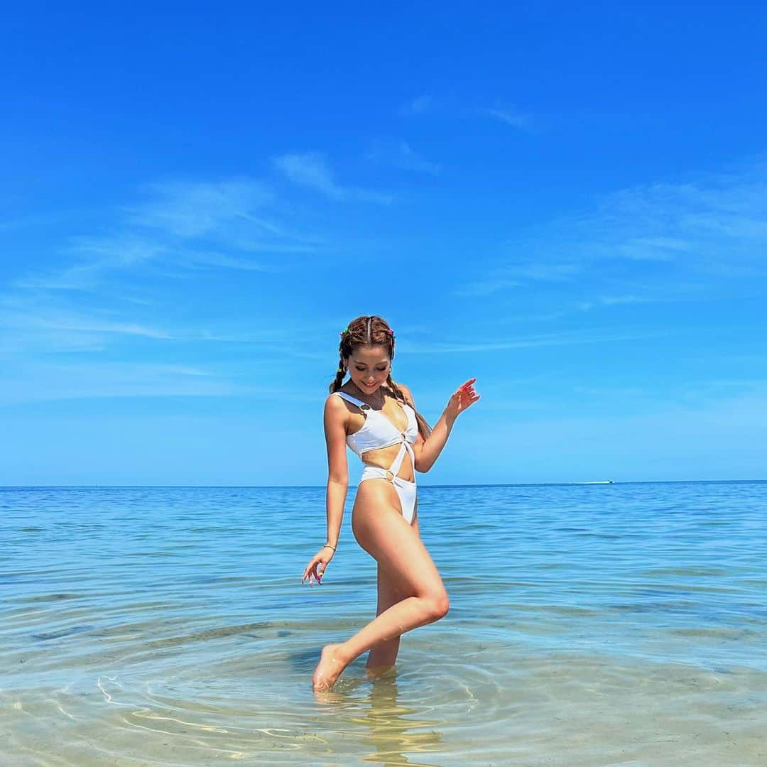 ゆきぽよさんのインスタグラム写真 - (ゆきぽよInstagram)「夏最高です🏖🌞🌴🌺✨  休憩時間はしょっちゅうEFの裏にあるビーチで マイアミ感じてます❤️❤️❤️  こちらの水着も私プロデュースです🫶🏾」5月21日 7時56分 - poyo_ngy