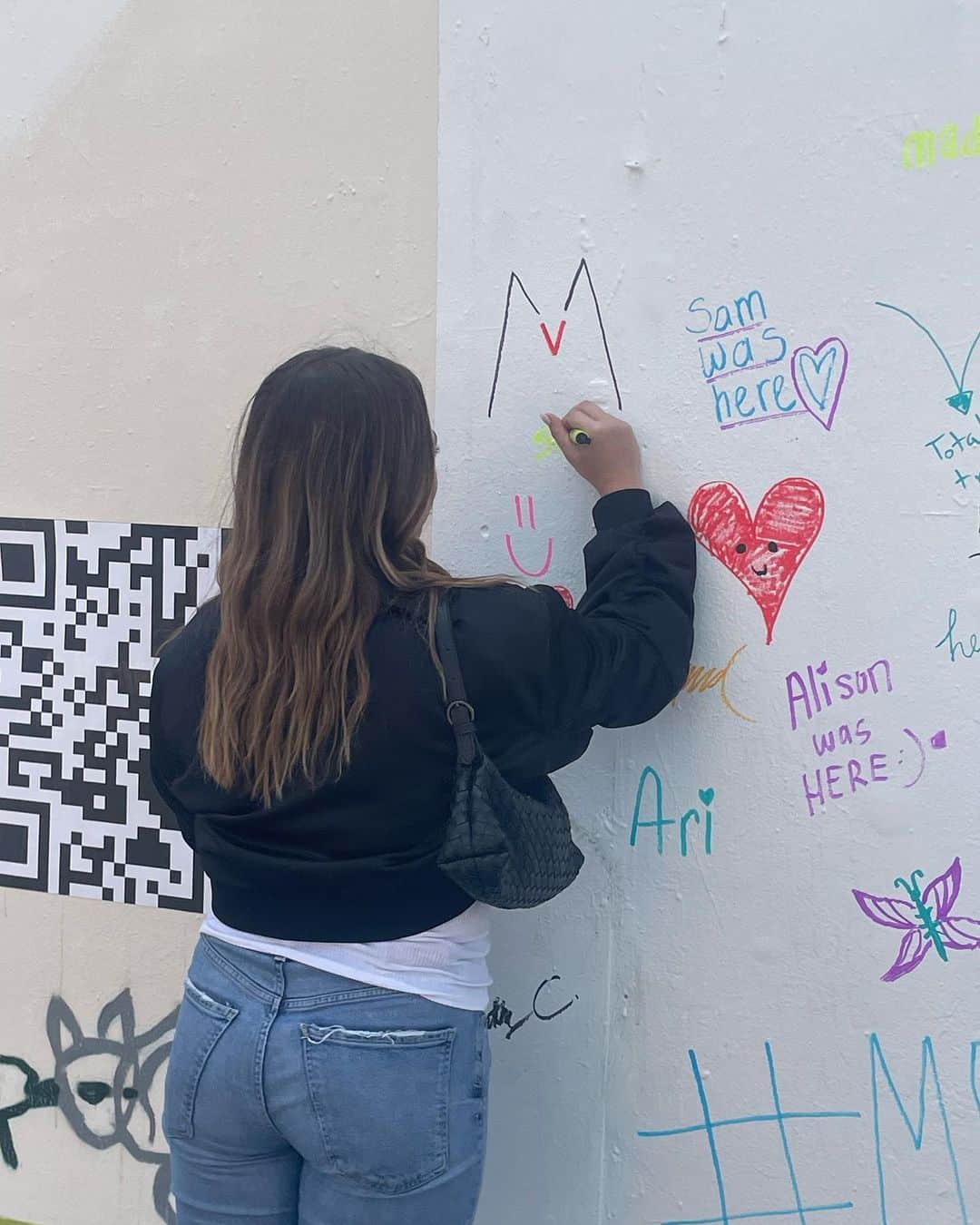 Maroon 5さんのインスタグラム写真 - (Maroon 5Instagram)「Los Angeles! Check out the Middle Ground wall art this weekend at 7753 Melrose Ave. We love seeing your notes and doodles. 🎨 Tag us in your photos! #M5MiddleGround」5月21日 7時57分 - maroon5