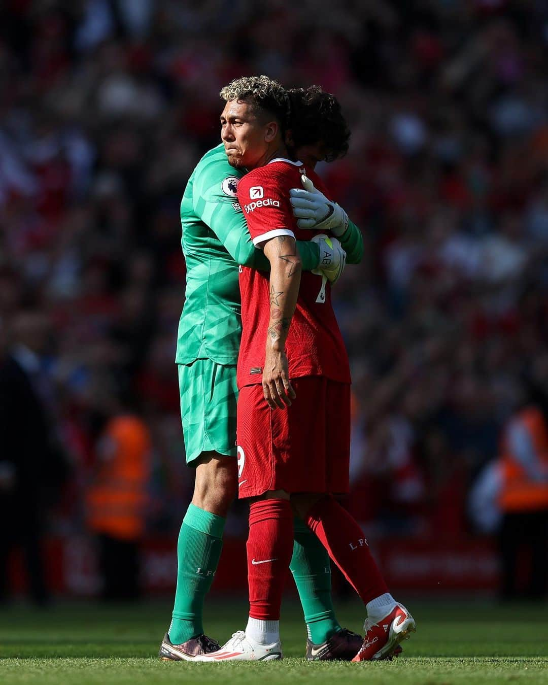 アリソン・ベッカーさんのインスタグラム写真 - (アリソン・ベッカーInstagram)「@roberto_firmino  One who has unreliable friends soon comes to ruin, but there is a friend who sticks closer than a brother. ‭‭Proverbs‬ ‭18‬:‭24‬  Quem tem muitos amigos pode chegar à ruína, mas existe amigo mais apegado que um irmão. ‭‭Provérbios‬ ‭18‬:‭24‬ ‭✝️=❤️」5月21日 8時02分 - alissonbecker