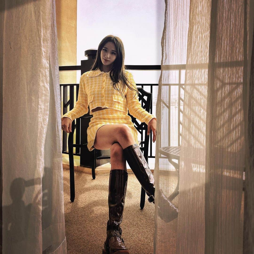 バオ・ユーチンさんのインスタグラム写真 - (バオ・ユーチンInstagram)「morning！#today #ootd 💛🫳⛱️🌅」5月21日 8時17分 - bao_yuqing