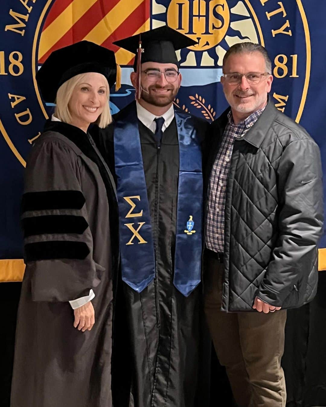 マーリー・マトリンさんのインスタグラム写真 - (マーリー・マトリンInstagram)「Our son Brandon graduated with a Bachelors of Arts in Public Relations at Marquette University this morning! And I had the honor of receiving Doctor of Fine Arts! I delivered the commencement speech to the graduates in which made me so happy. @brandongrandalskii @marquetteuniversity #2023 CONGRATS to every graduate this year! #proudmomanddad @sarahgrandalski @tylergrandalski @isabelle.grandalski @liztannebaum @thewendyadams3 @charlotte.culpepper @kimberly_grandalski 🌟🌟💜💜」5月21日 8時30分 - themarleematlin